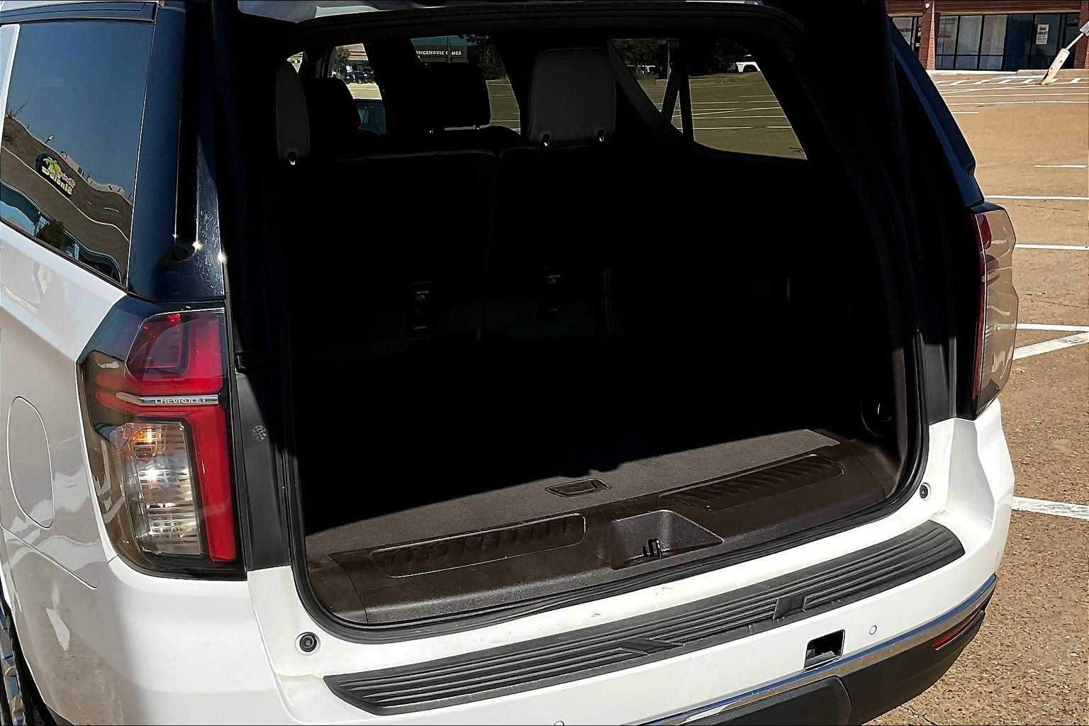 Thumbnail: 2023 Chevrolet Suburban - 18