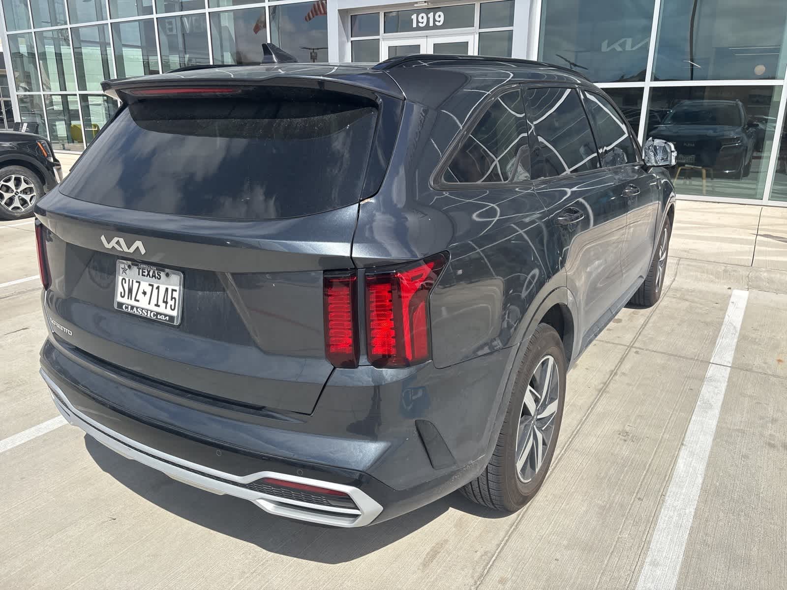 Thumbnail: 2023 Kia Sorento - 3