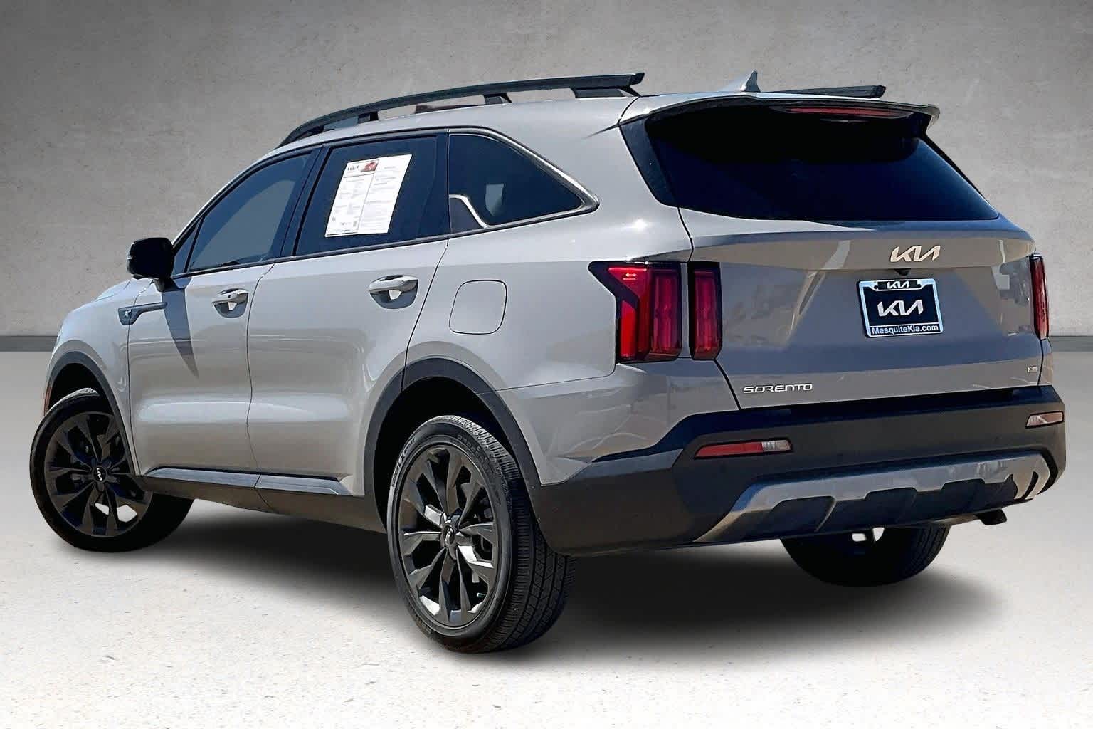 Thumbnail: 2023 Kia Sorento - 3