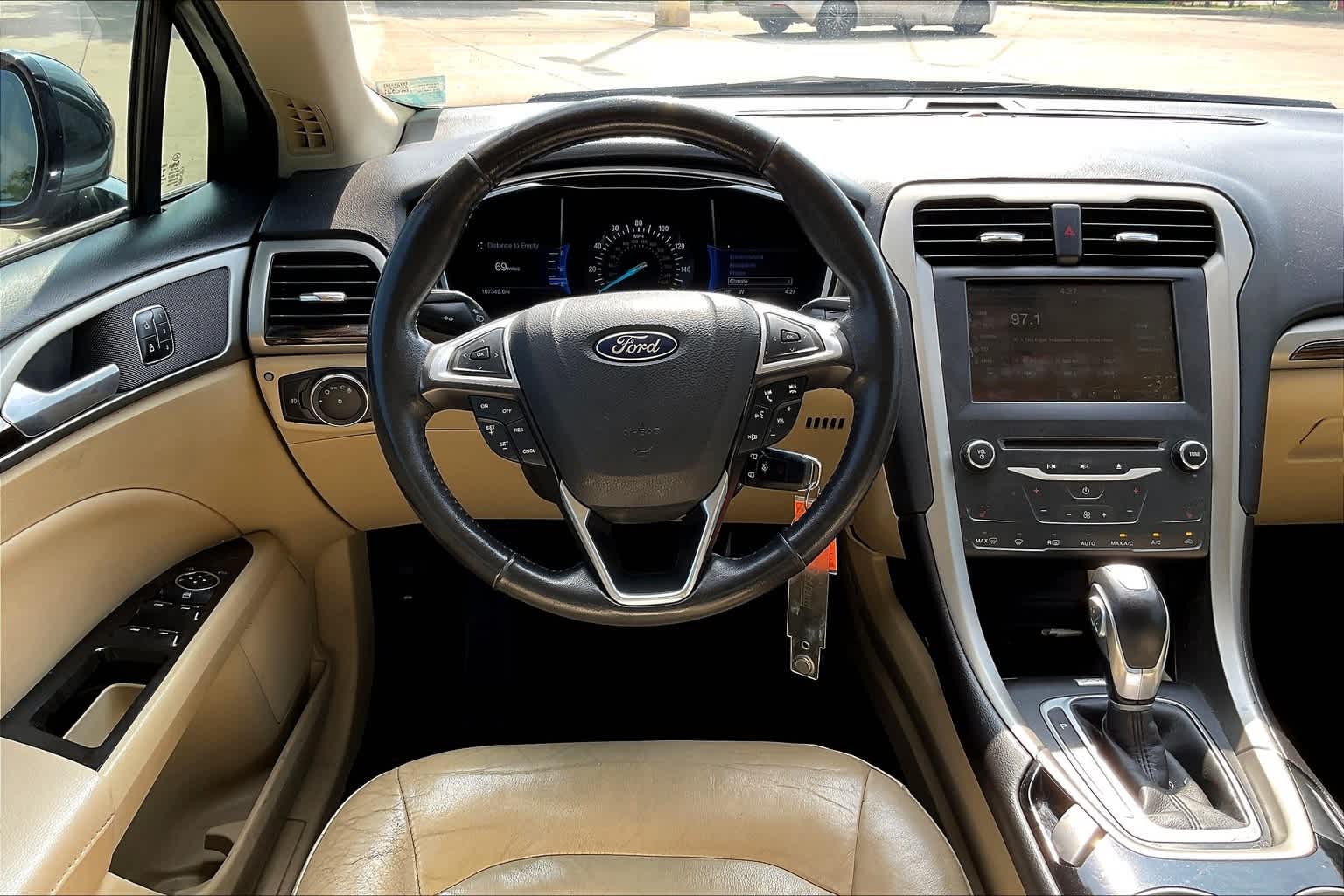 2015 Ford Fusion SE 13