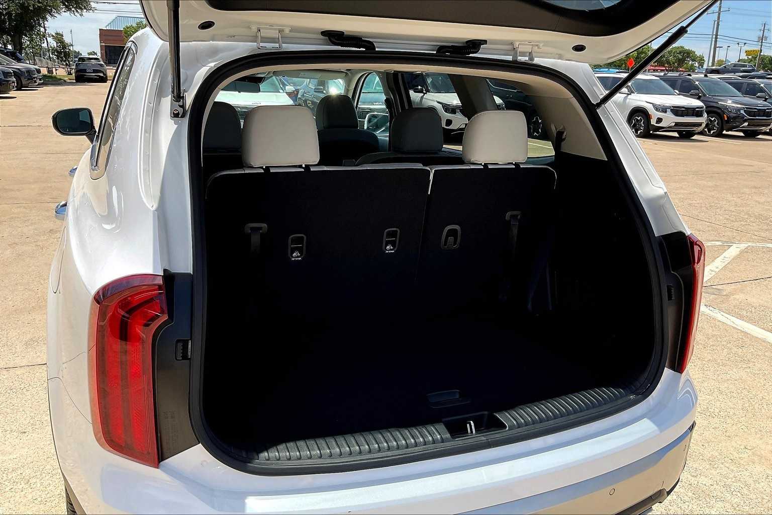 Thumbnail: 2024 Kia Telluride - 17