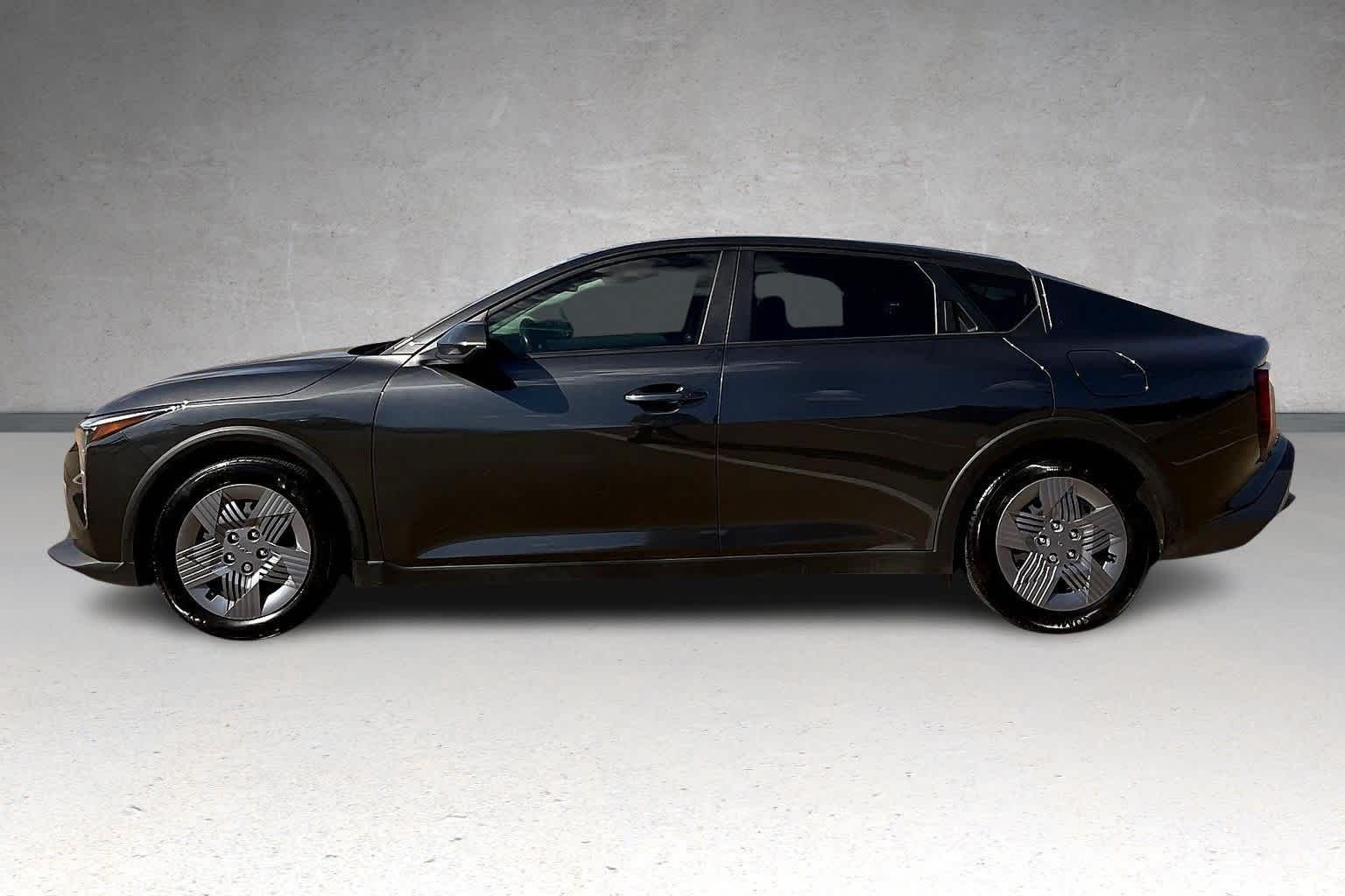 2025 Kia K4 LX photo 3