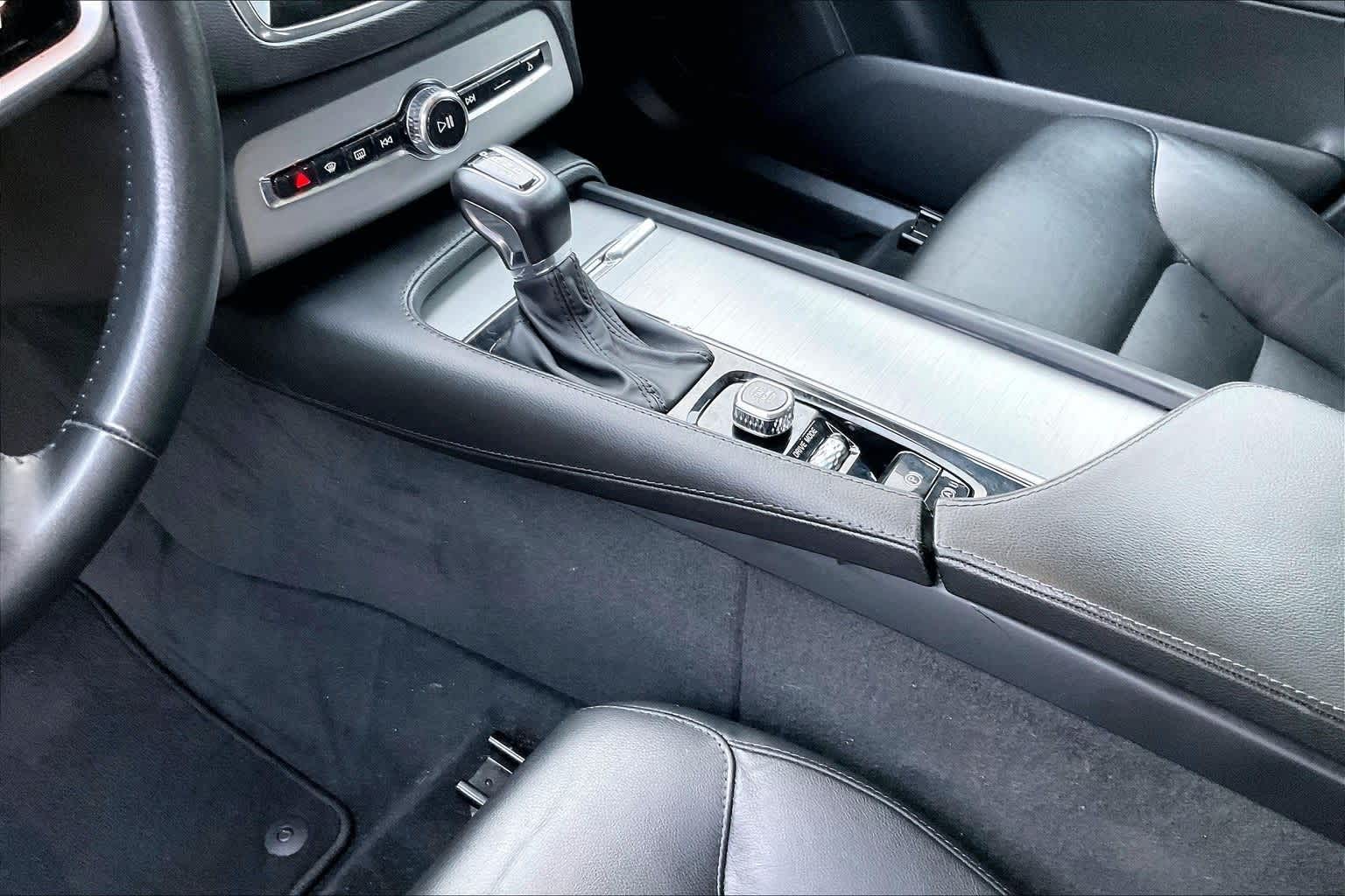 Thumbnail: 2021 Volvo XC90 - 16