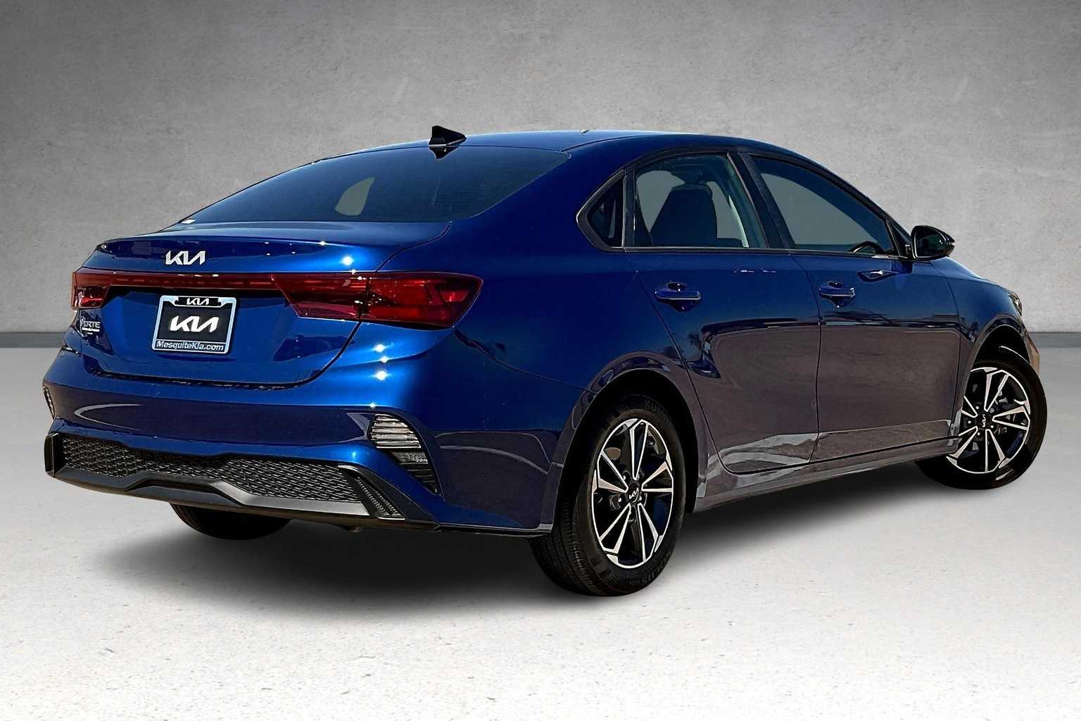 Thumbnail: 2023 Kia Forte - 21