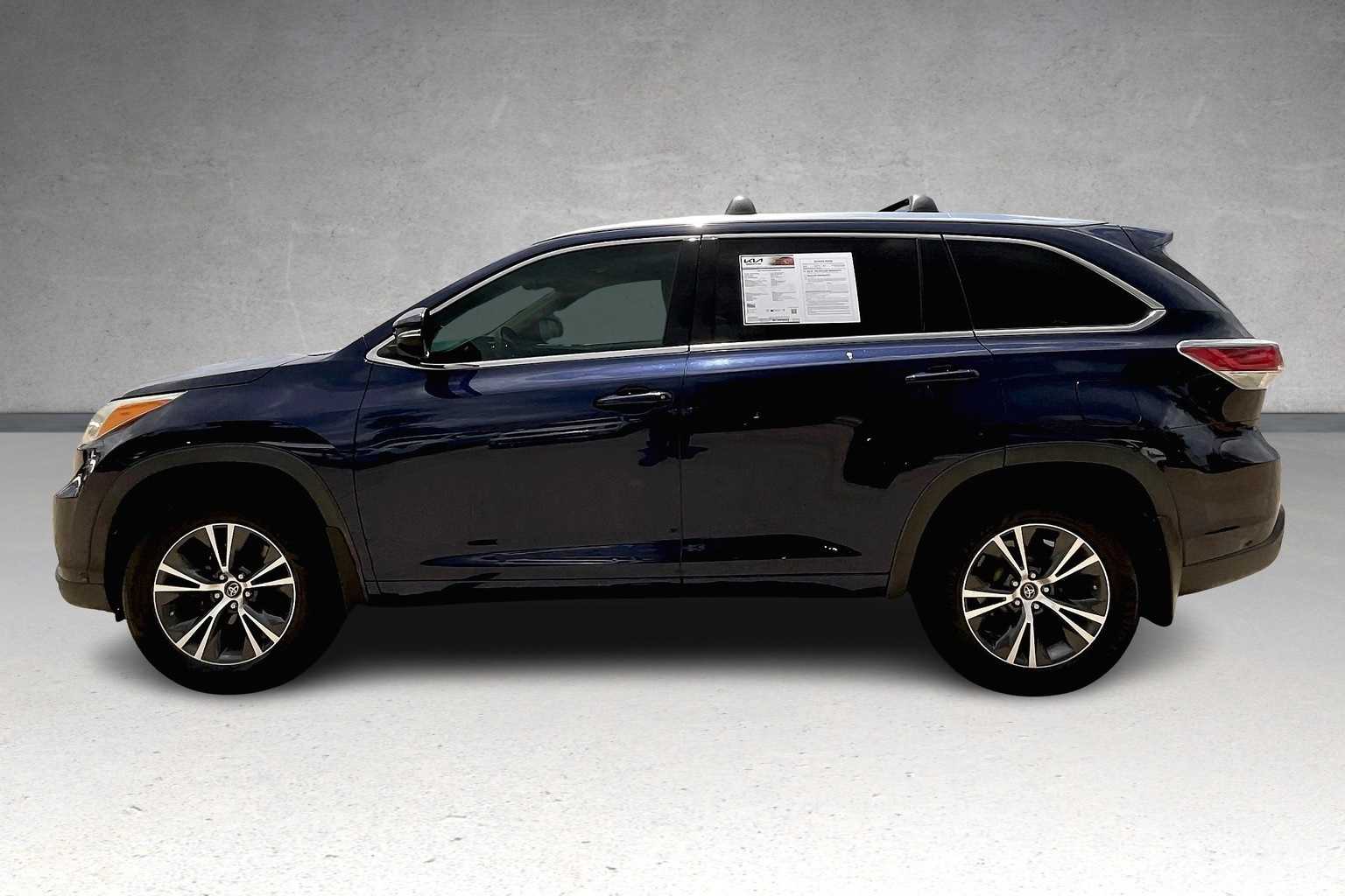 Thumbnail: 2016 Toyota Highlander - 3