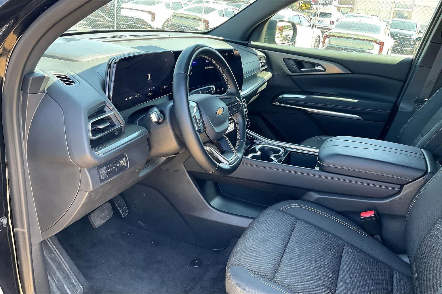 Thumbnail: 2025 Chevrolet Traverse - 2