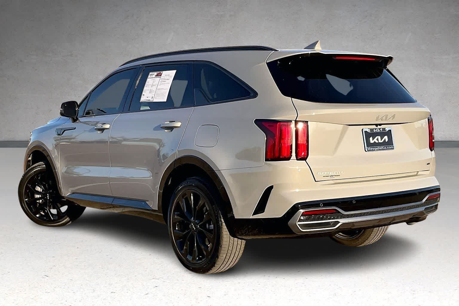 Thumbnail: 2023 Kia Sorento - 4