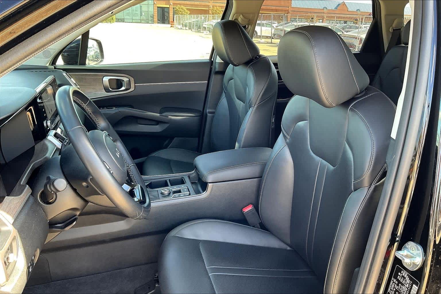 Thumbnail: 2022 Kia Sorento - 10