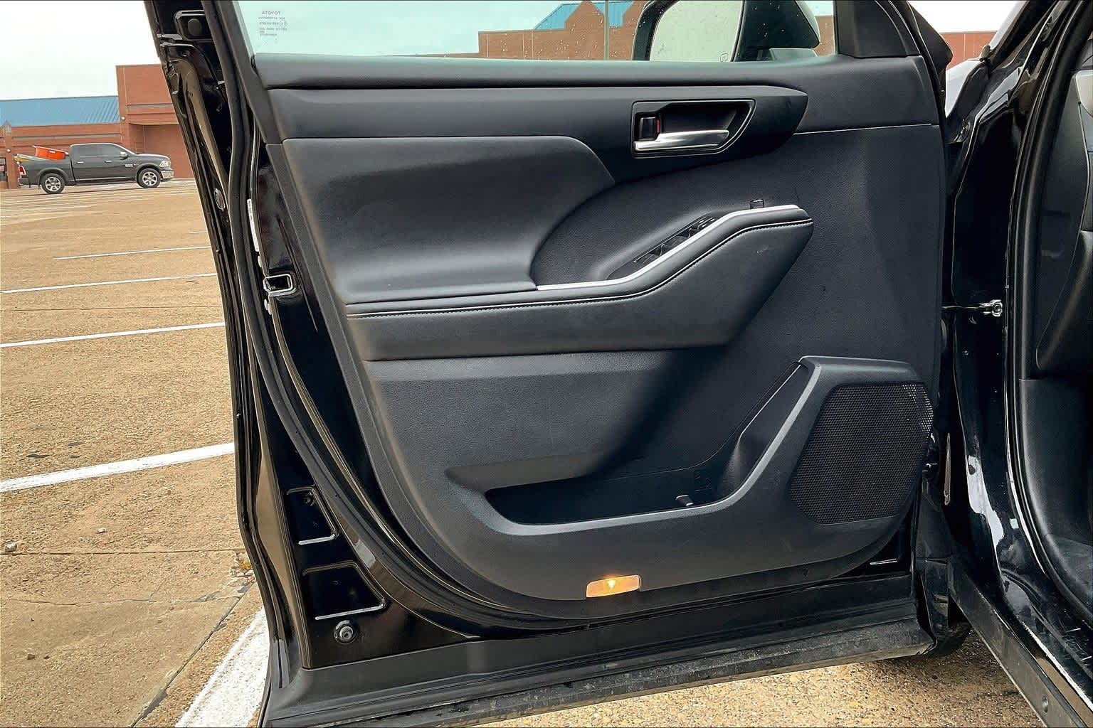 Thumbnail: 2021 Toyota Highlander - 27