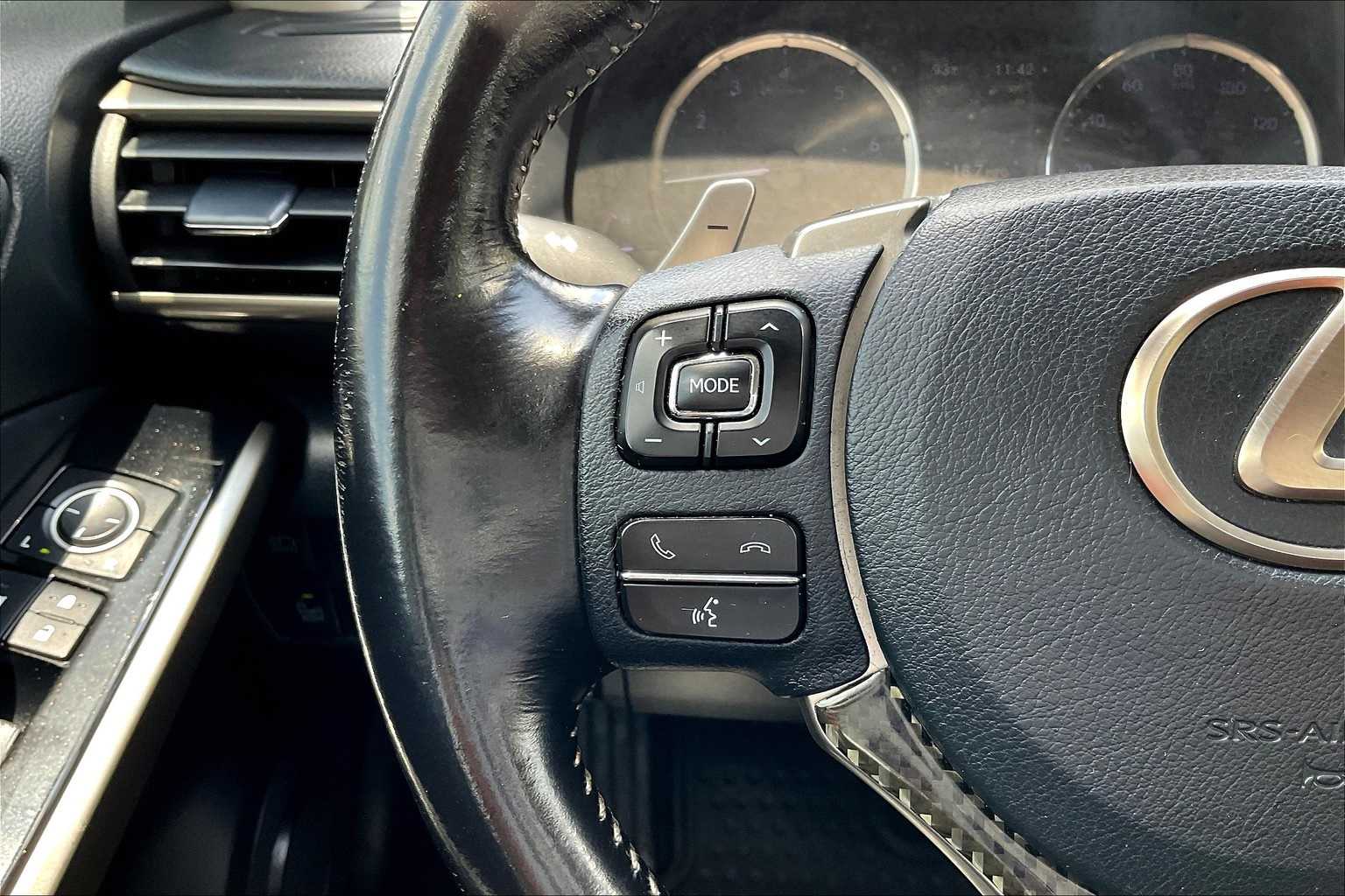 2017 Lexus IS 300 23