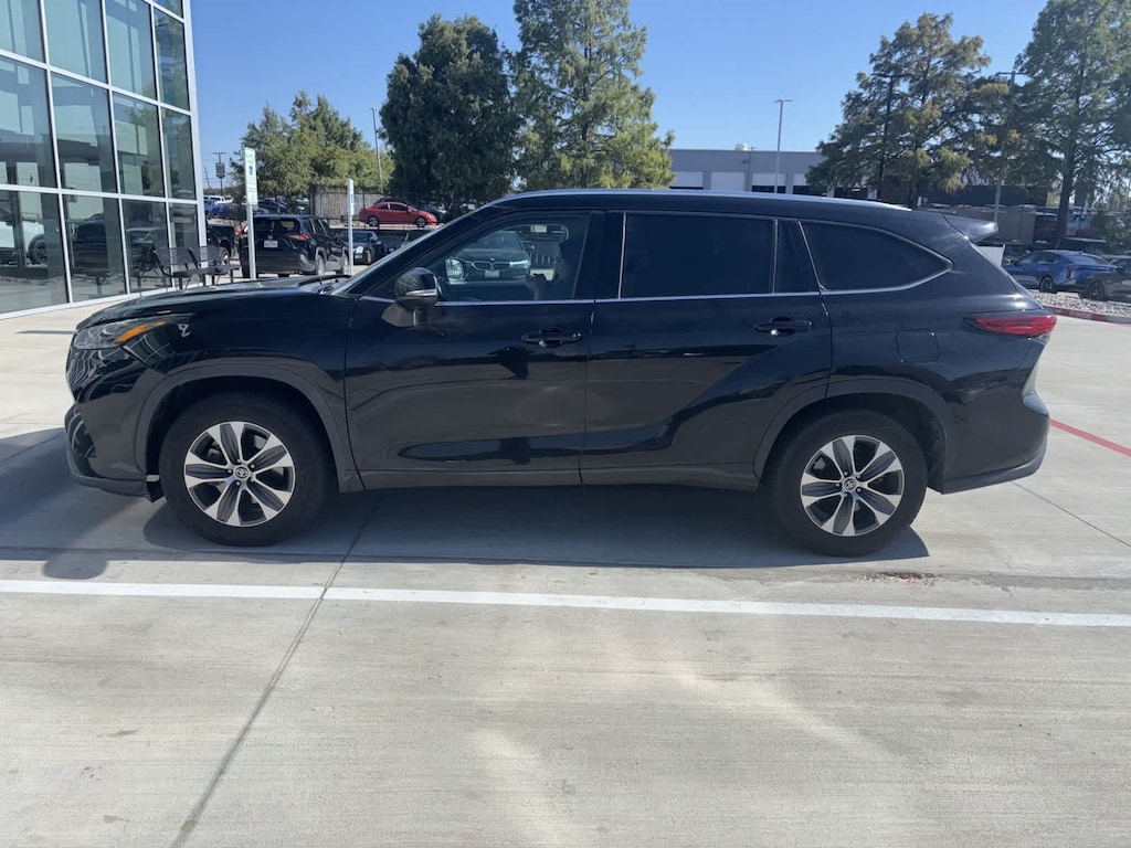Used 2021 Toyota Highlander XLE SUV