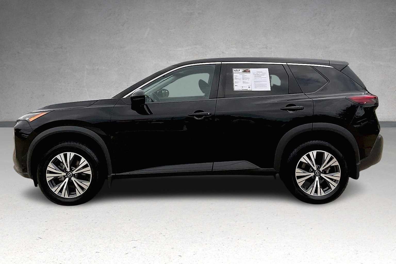 2022 Nissan Rogue SV photo 3