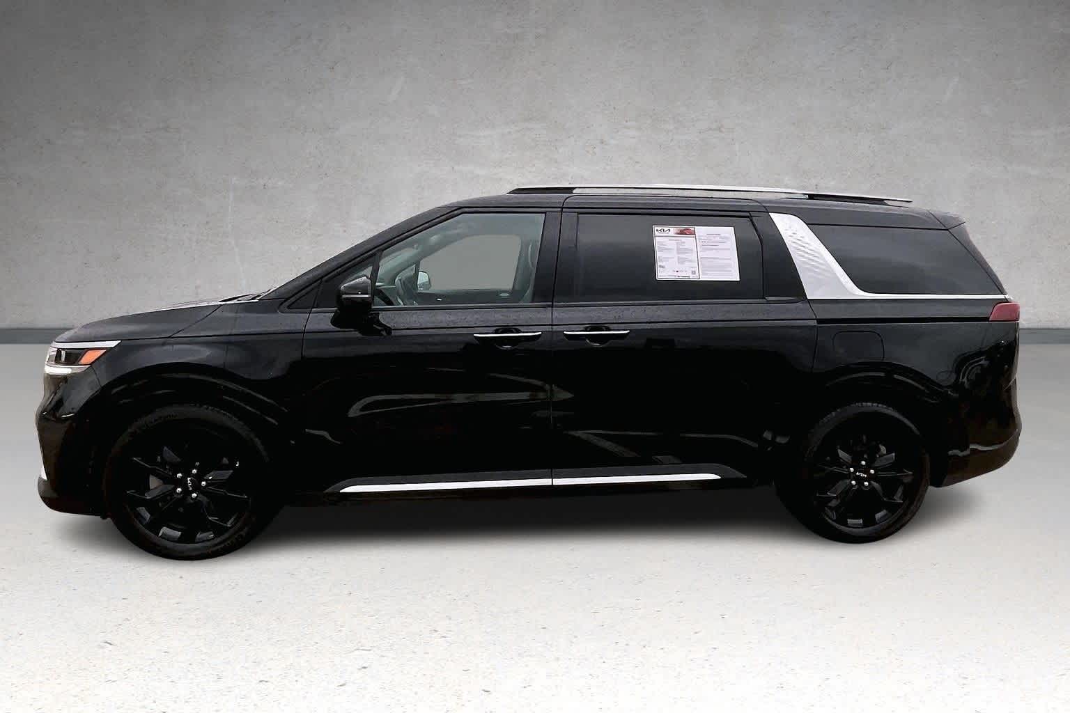 Thumbnail: 2022 Kia Carnival - 3