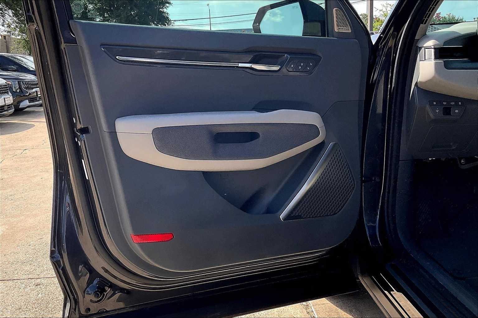 Thumbnail: 2024 Kia EV9 - 26