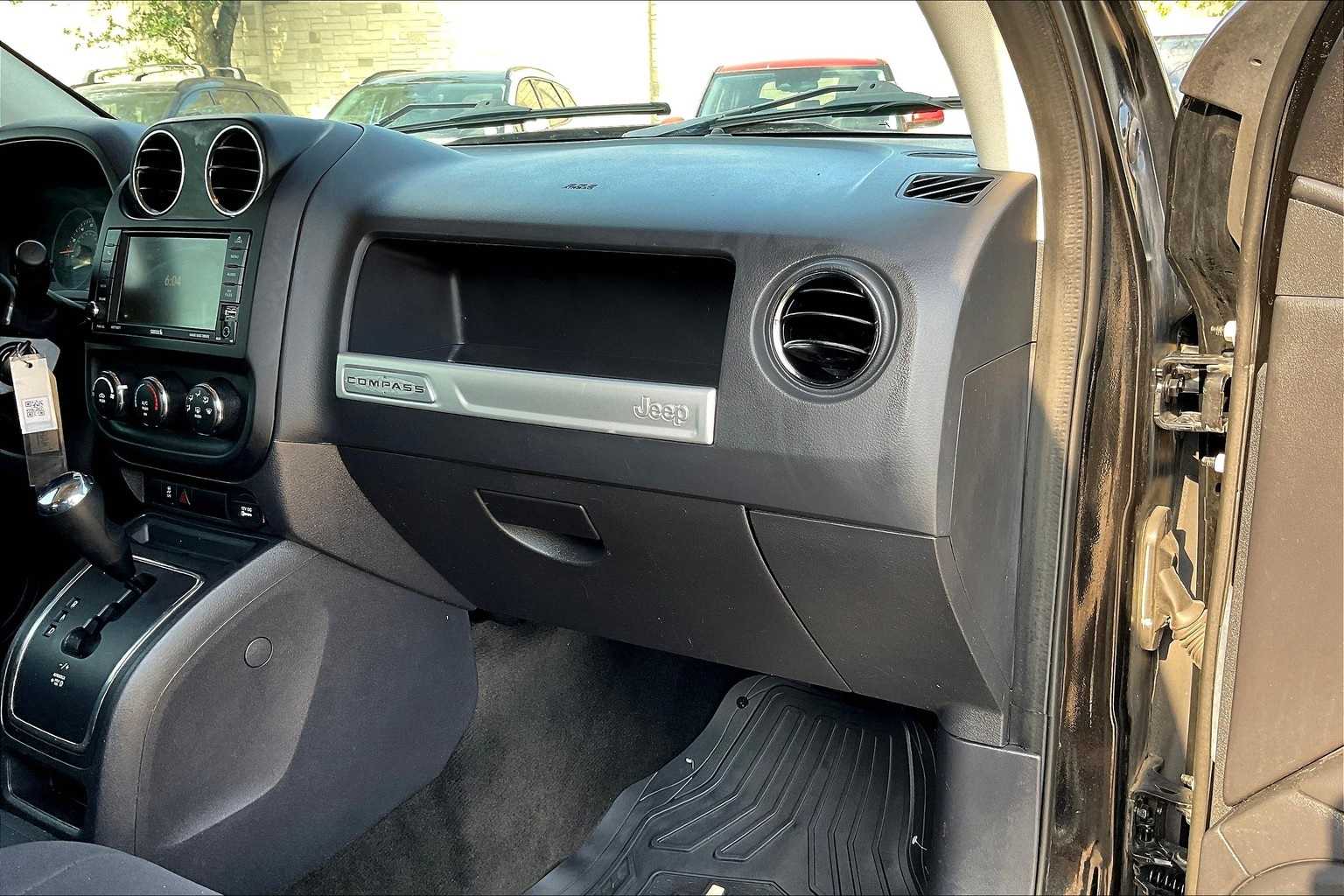 Thumbnail: 2016 Jeep Compass - 22