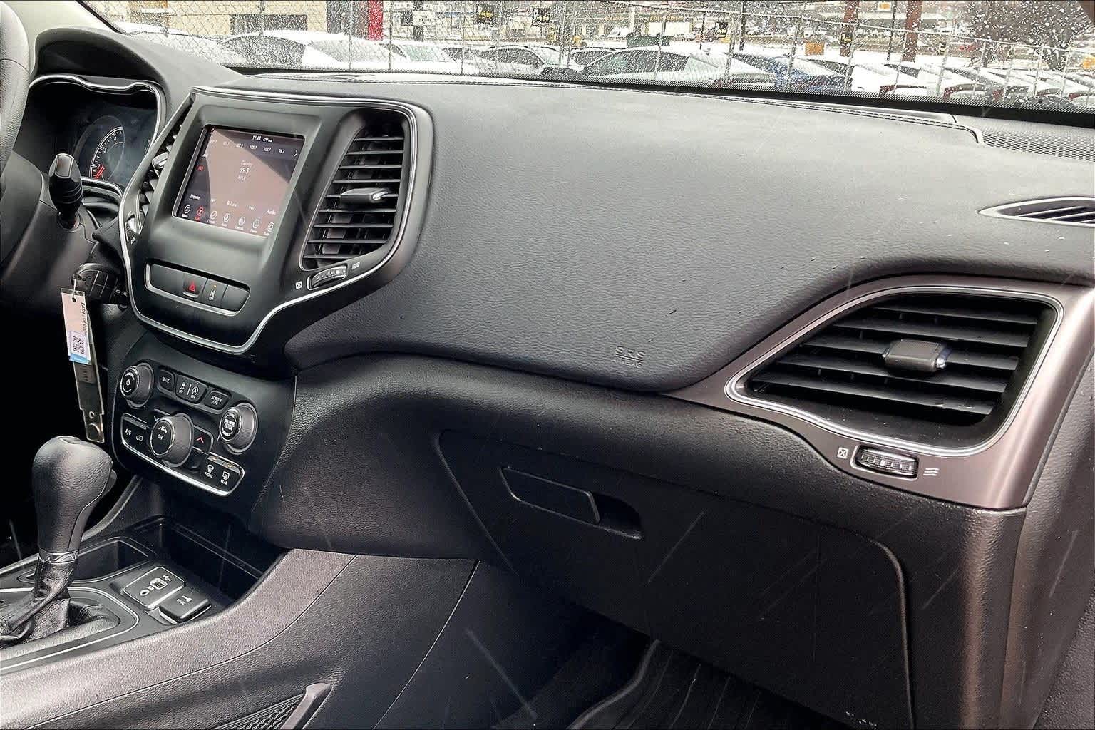 Thumbnail: 2021 Jeep Cherokee - 23