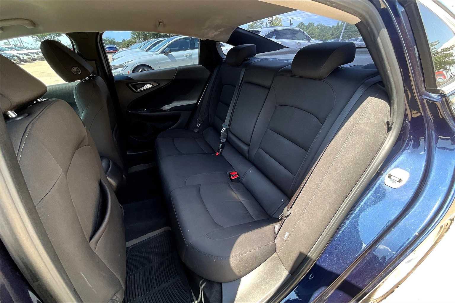 Thumbnail: 2016 Chevrolet Malibu - 29