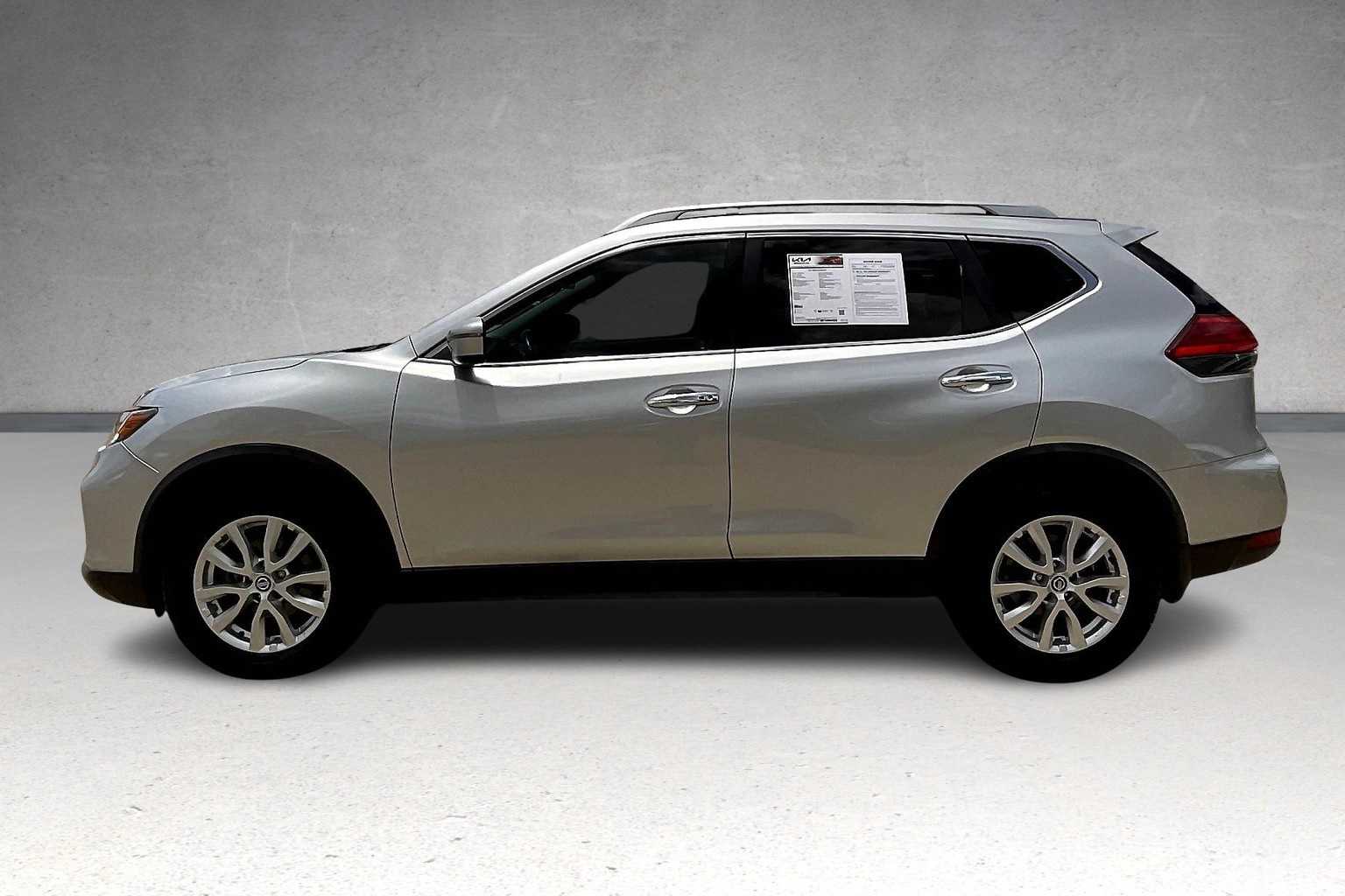 Thumbnail: 2017 Nissan Rogue - 3