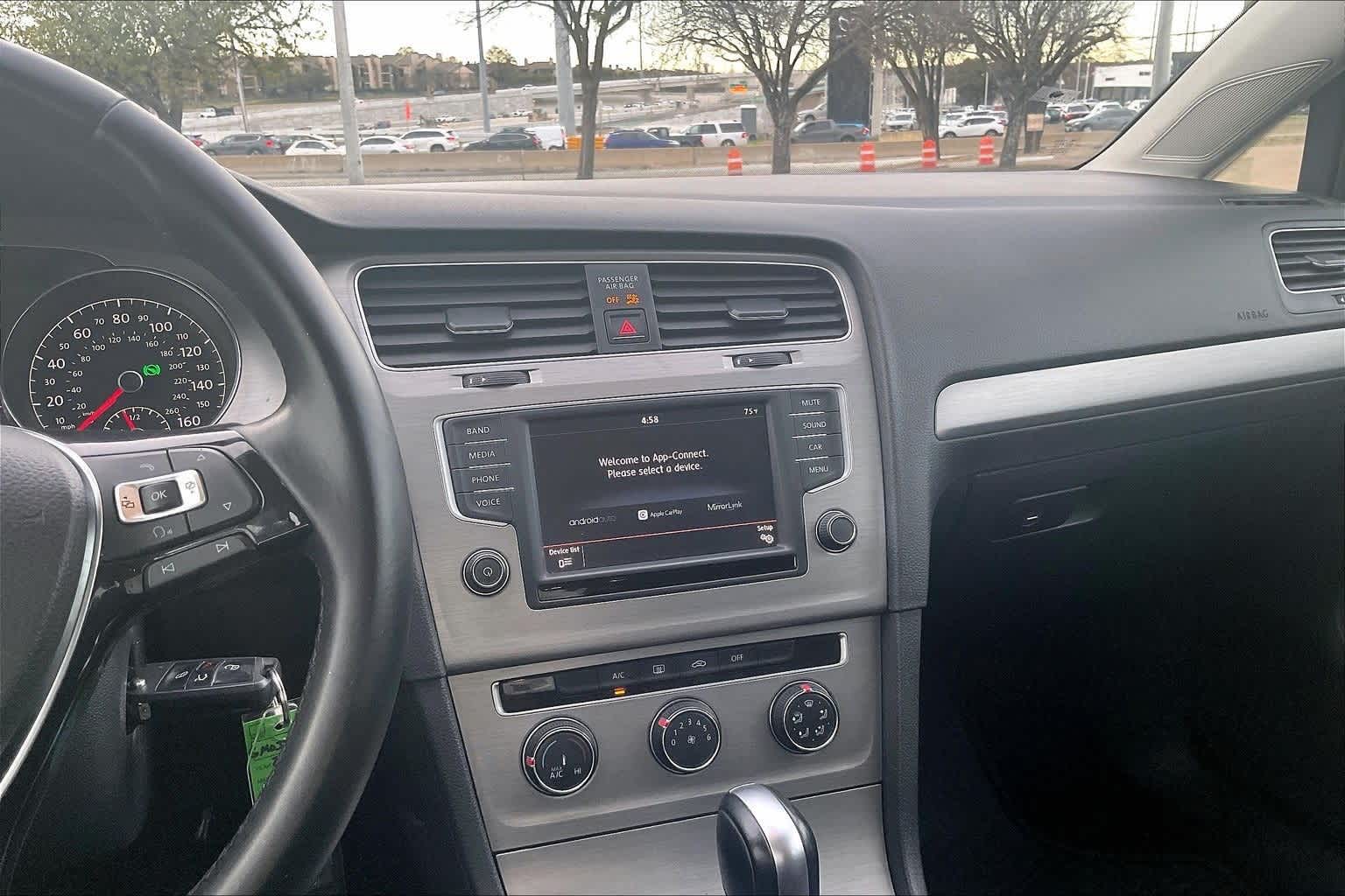 Thumbnail: 2016 Volkswagen Golf - 15