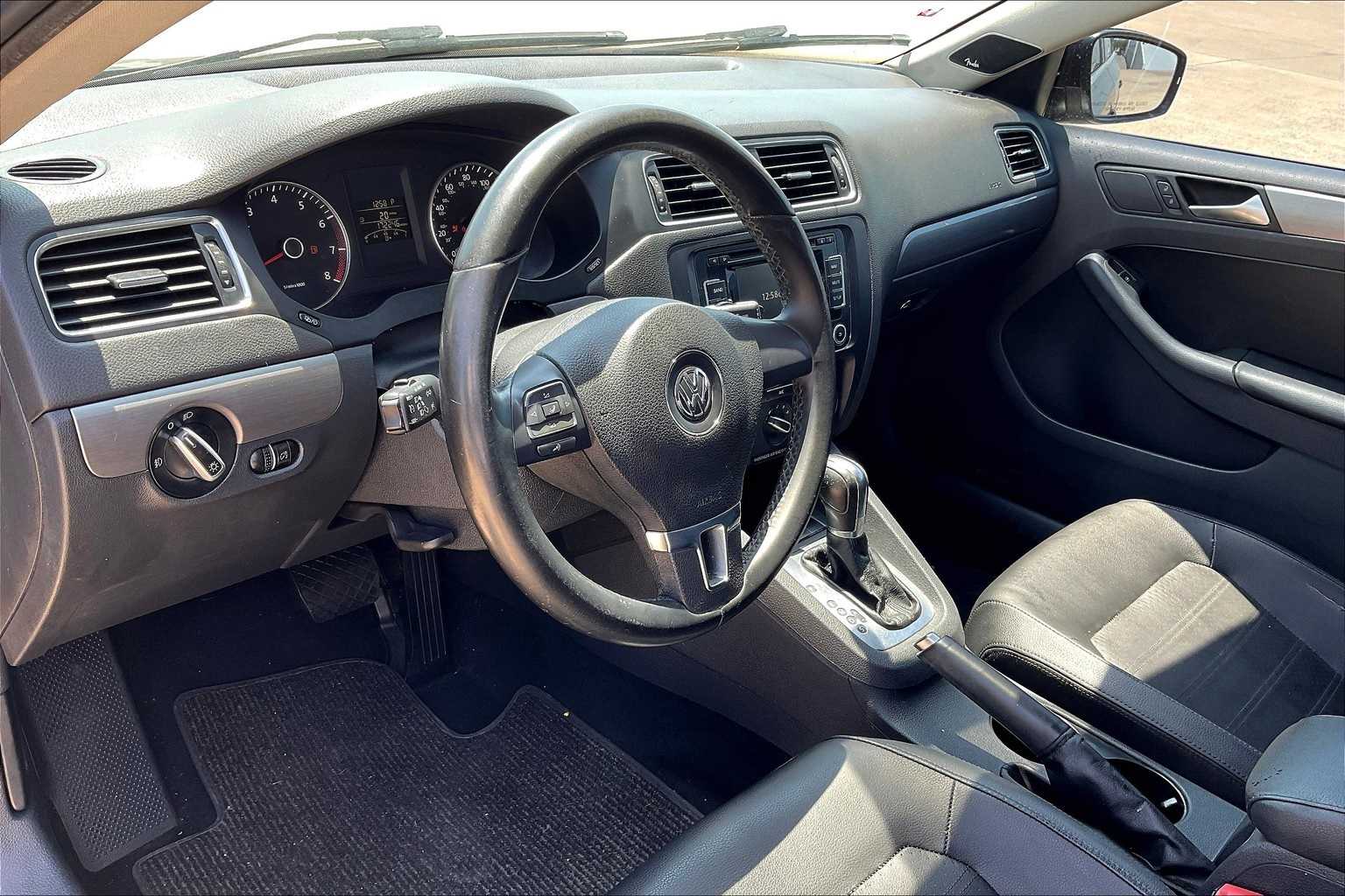 Thumbnail: 2013 Volkswagen Jetta - 2