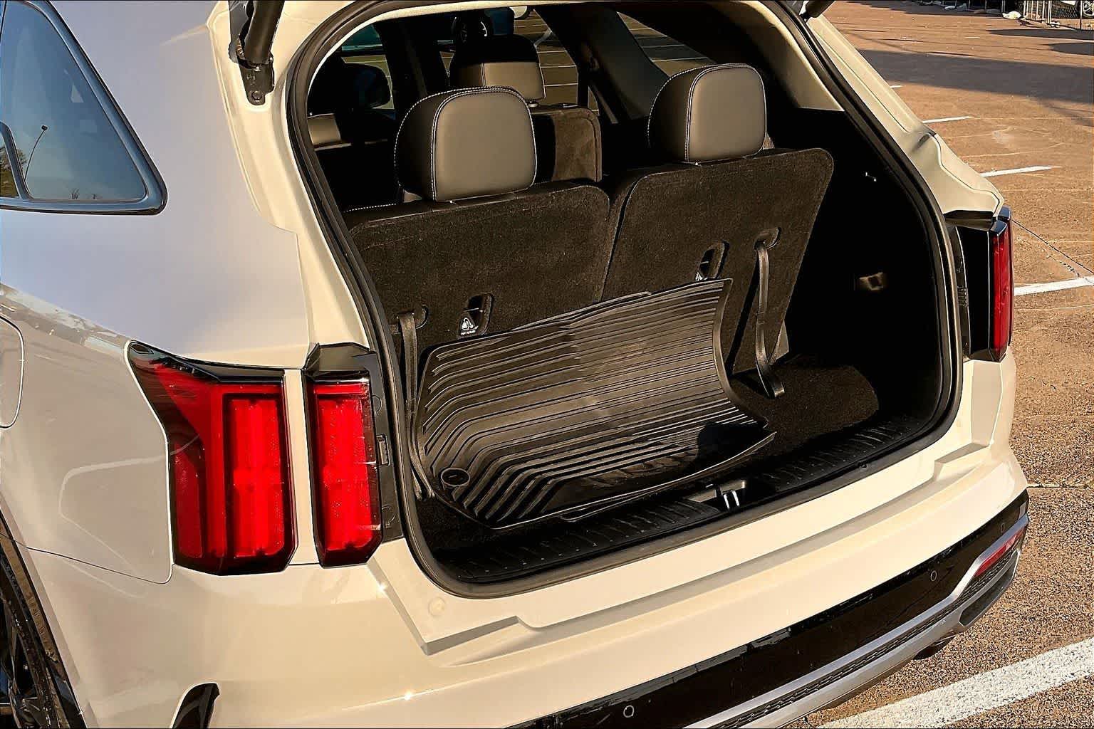 Thumbnail: 2023 Kia Sorento - 18