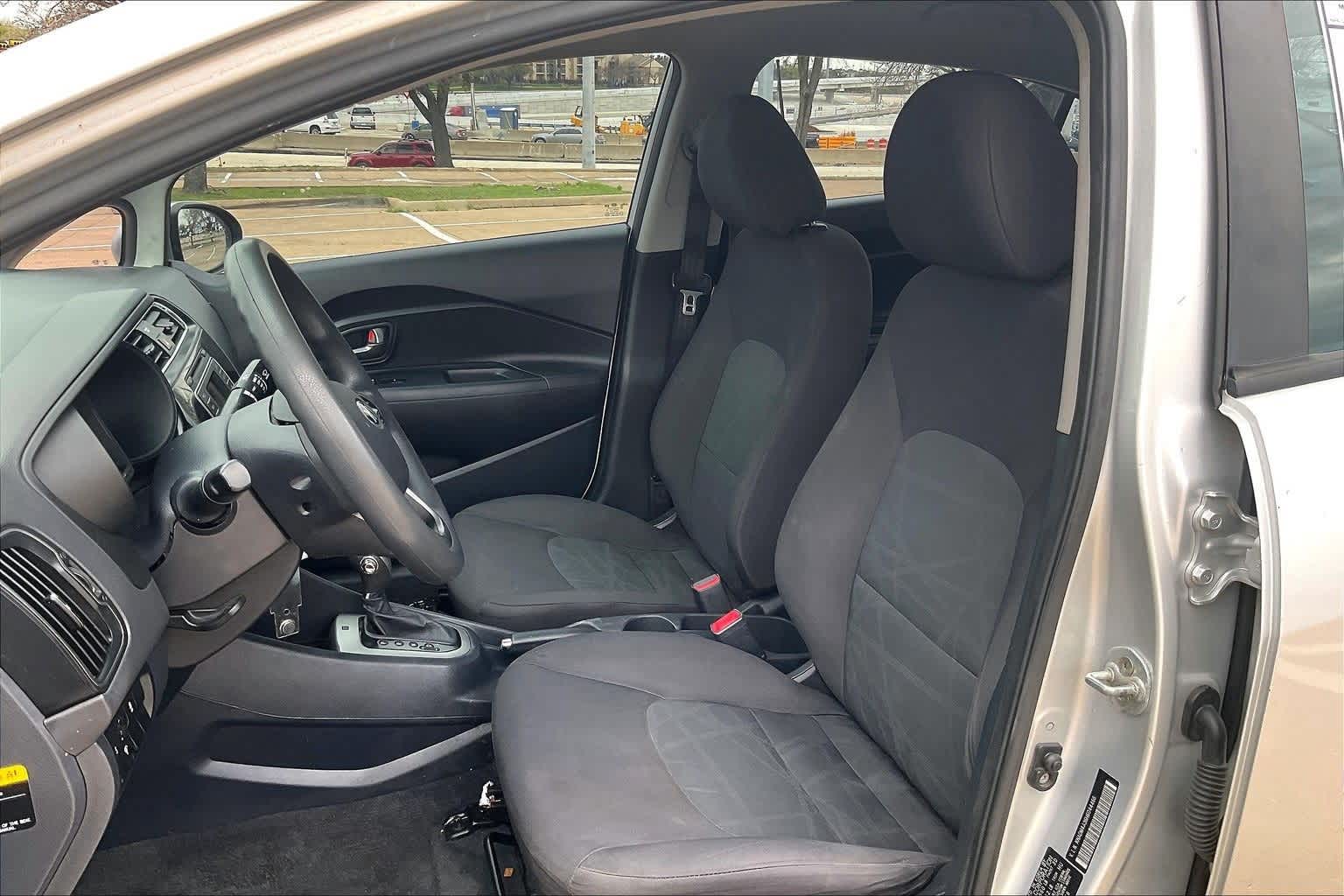 Thumbnail: 2017 Kia Rio - 11