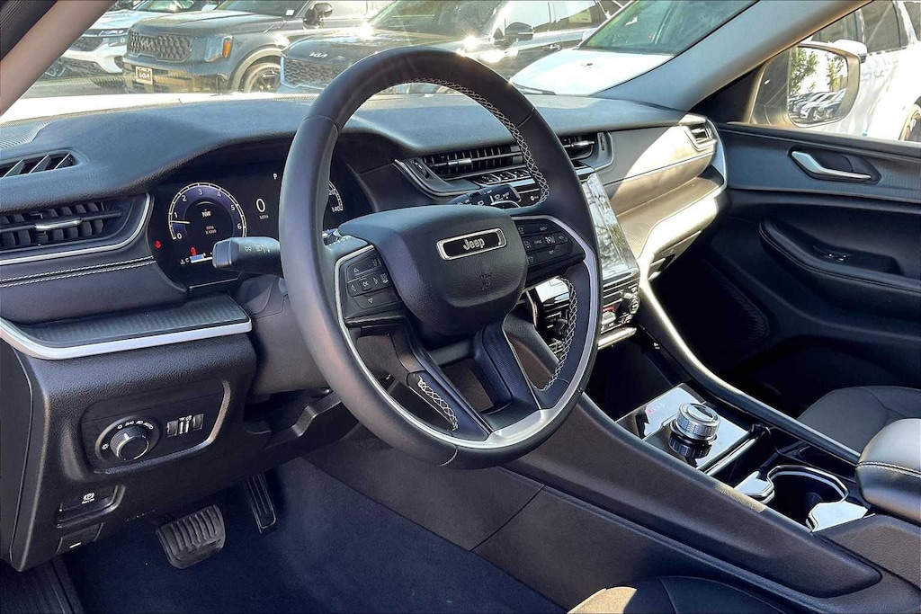 Used 2023 Jeep Grand Cherokee L Laredo SUV