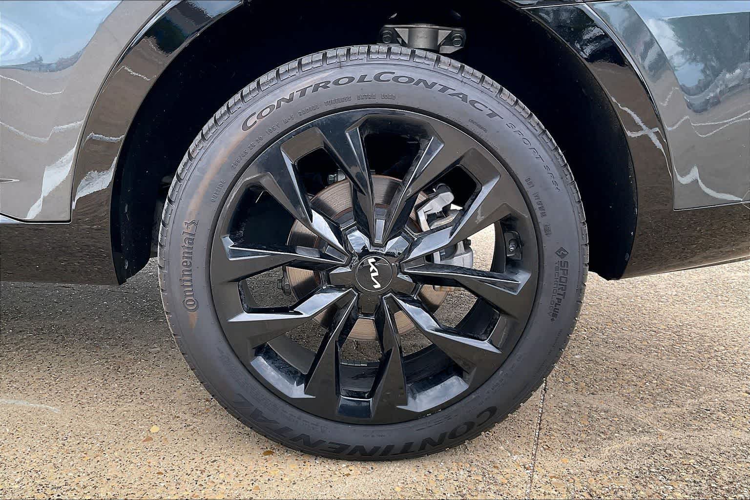 Thumbnail: 2023 Kia Sorento - 8