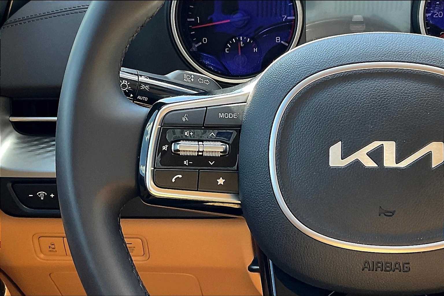 2024 Kia Carnival LX 24