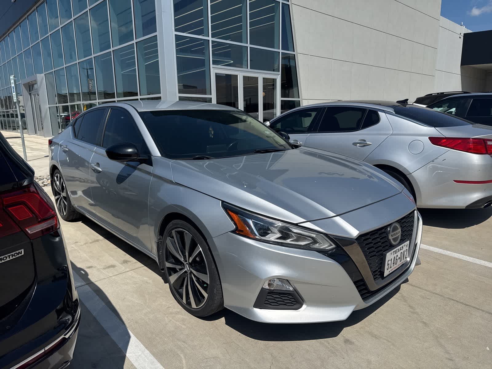 2019 Nissan Altima 2.5 SR photo 3