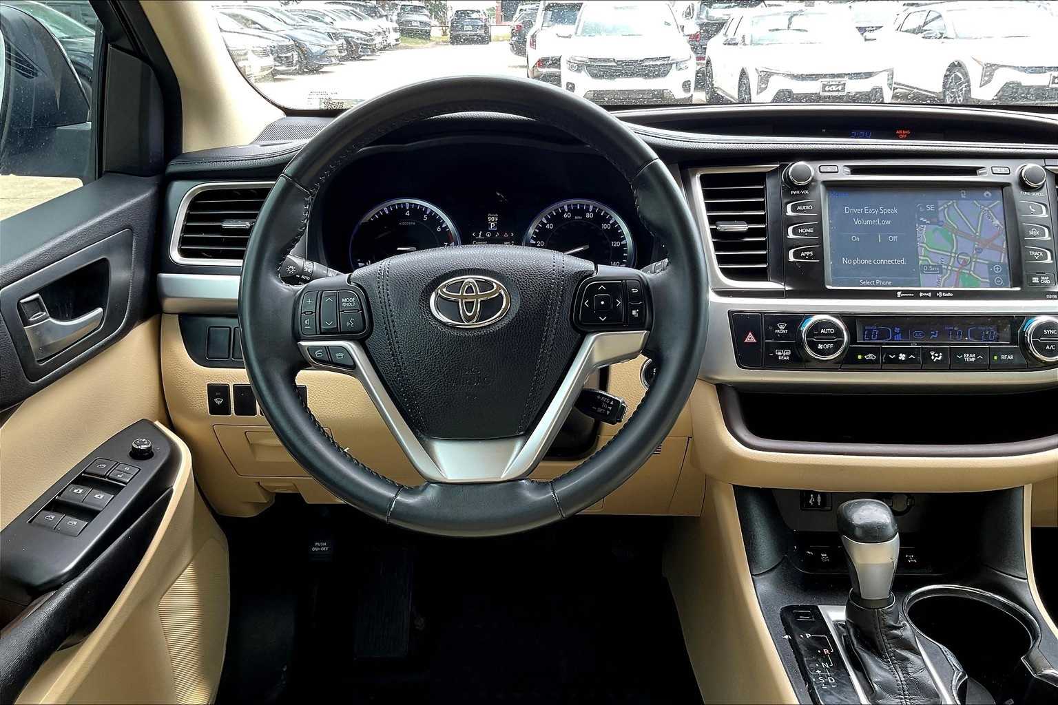 Thumbnail: 2016 Toyota Highlander - 14