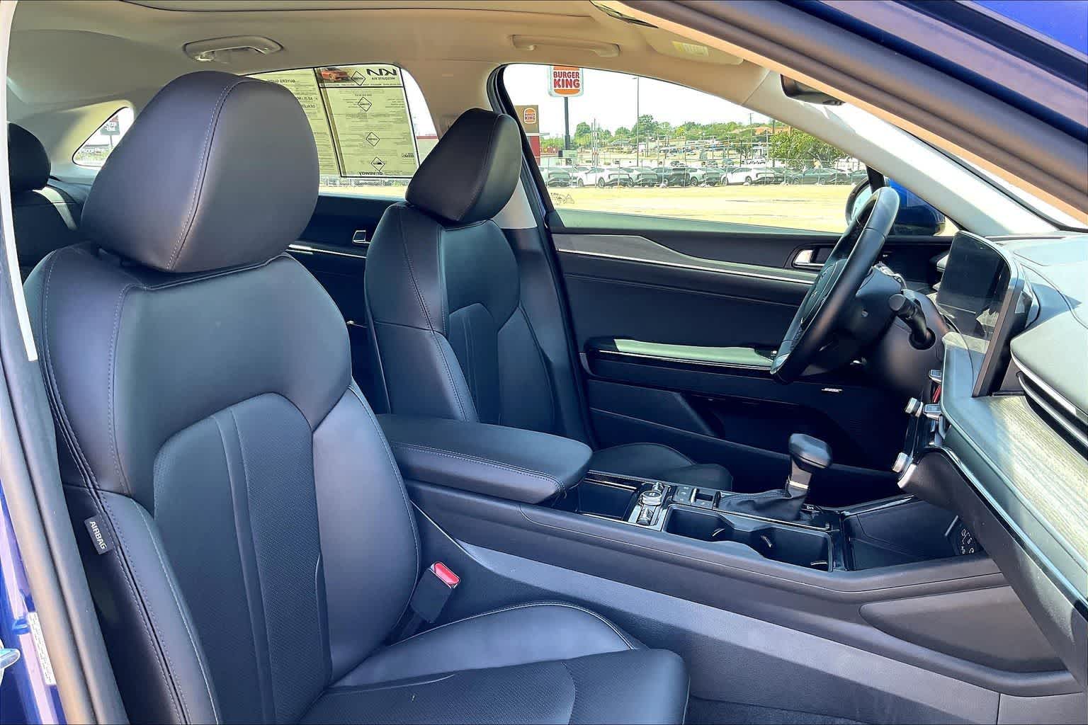2025 Kia K5 EX - Photo 12