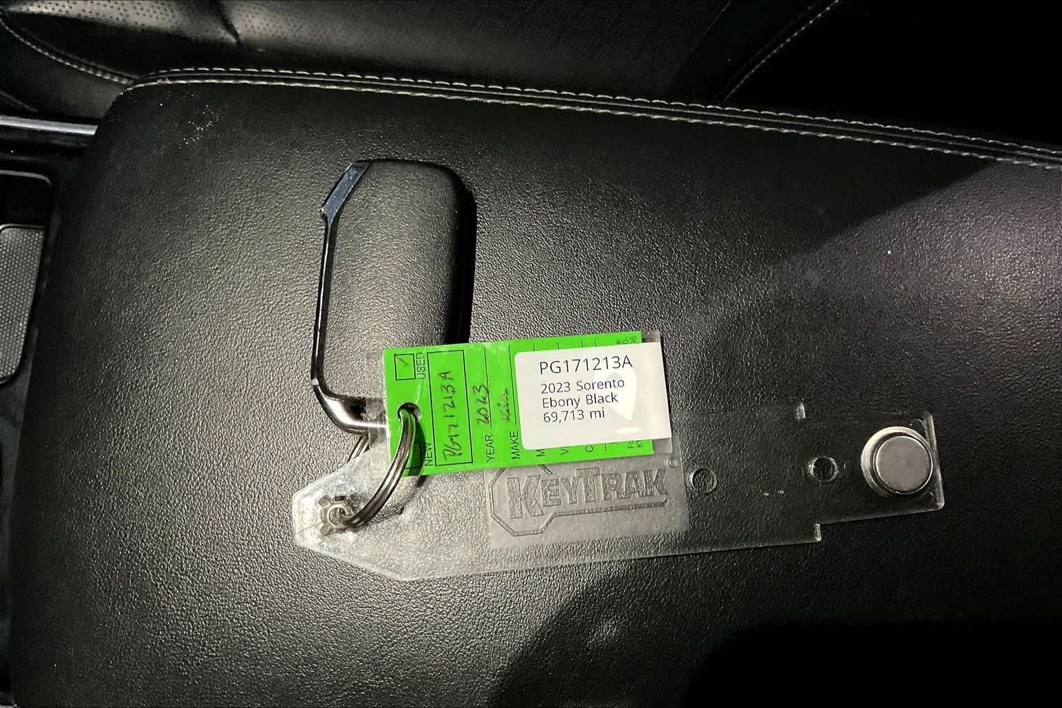 Thumbnail: 2023 Kia Sorento - 17