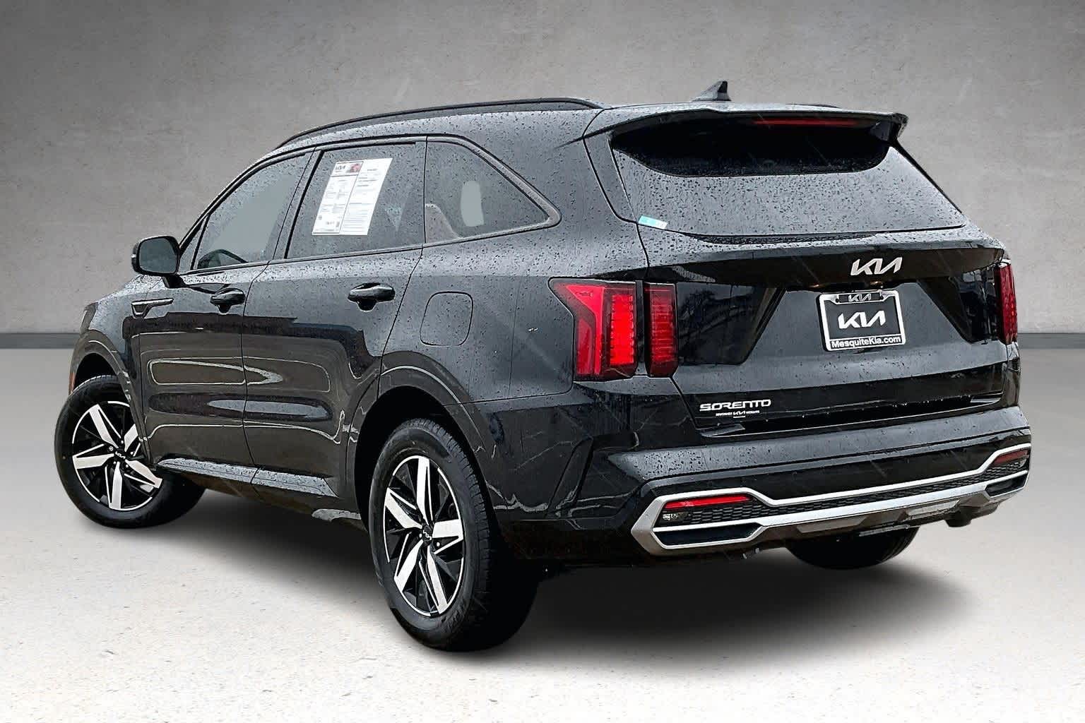 Thumbnail: 2023 Kia Sorento - 4