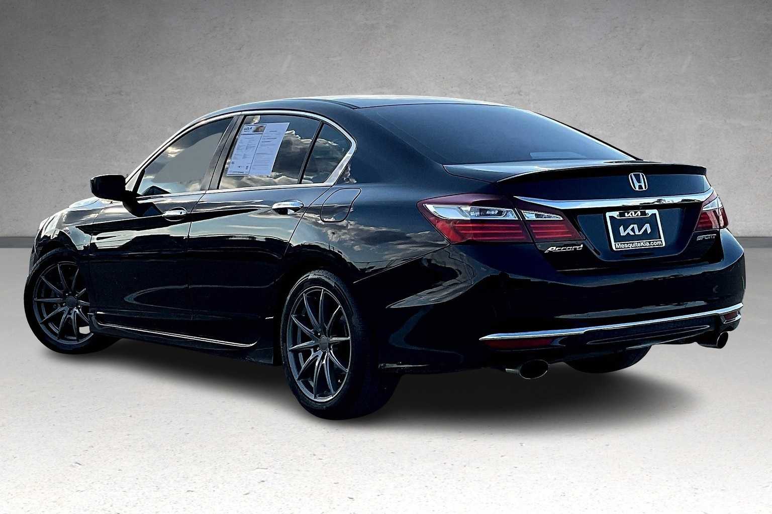 2016 Honda Accord Sport photo 4