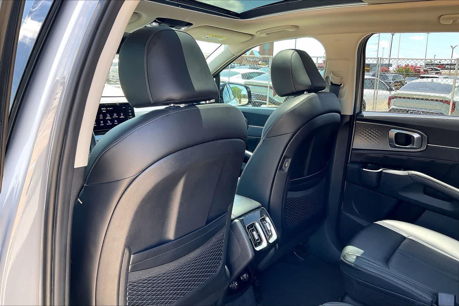 Thumbnail: 2023 Kia Sorento - 10