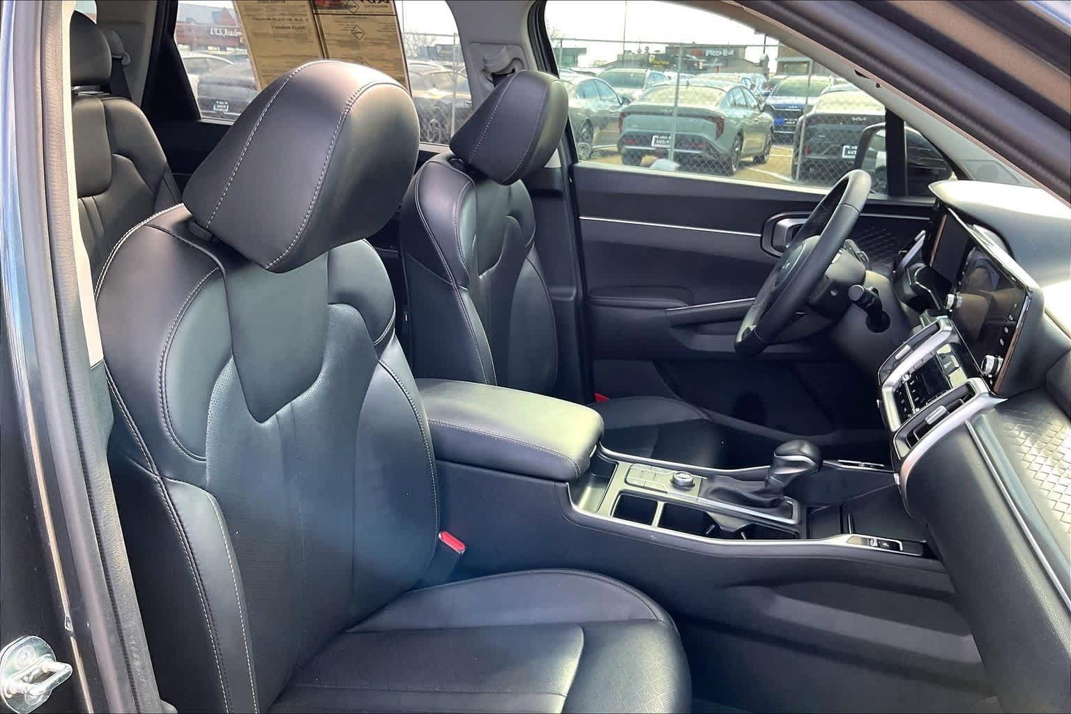 Thumbnail: 2023 Kia Sorento - 12