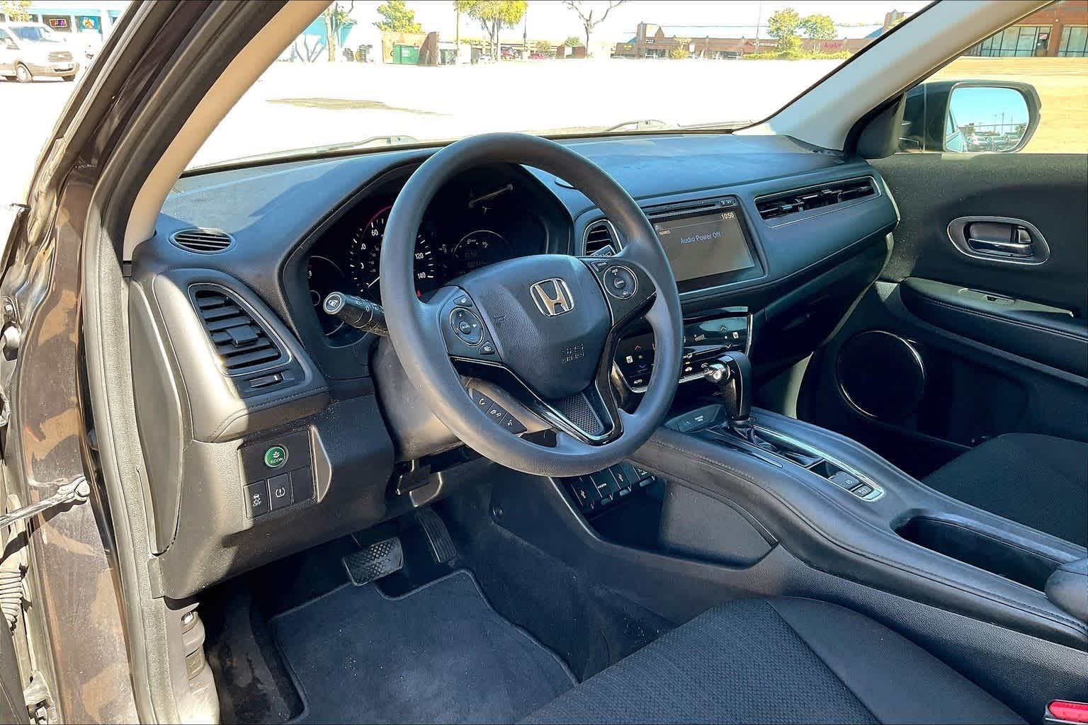 Thumbnail: 2017 Honda HR-V - 2