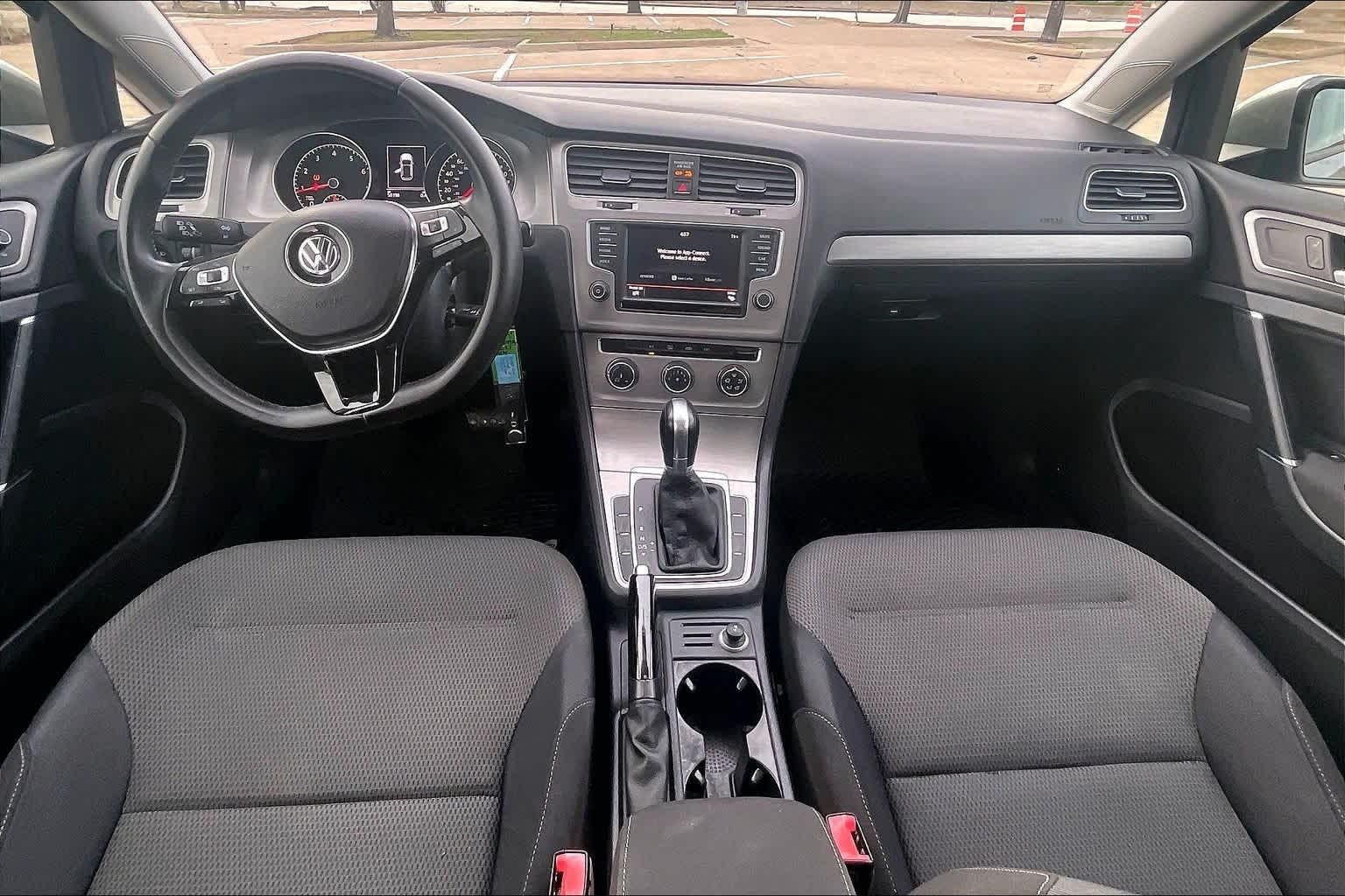 Thumbnail: 2016 Volkswagen Golf - 10