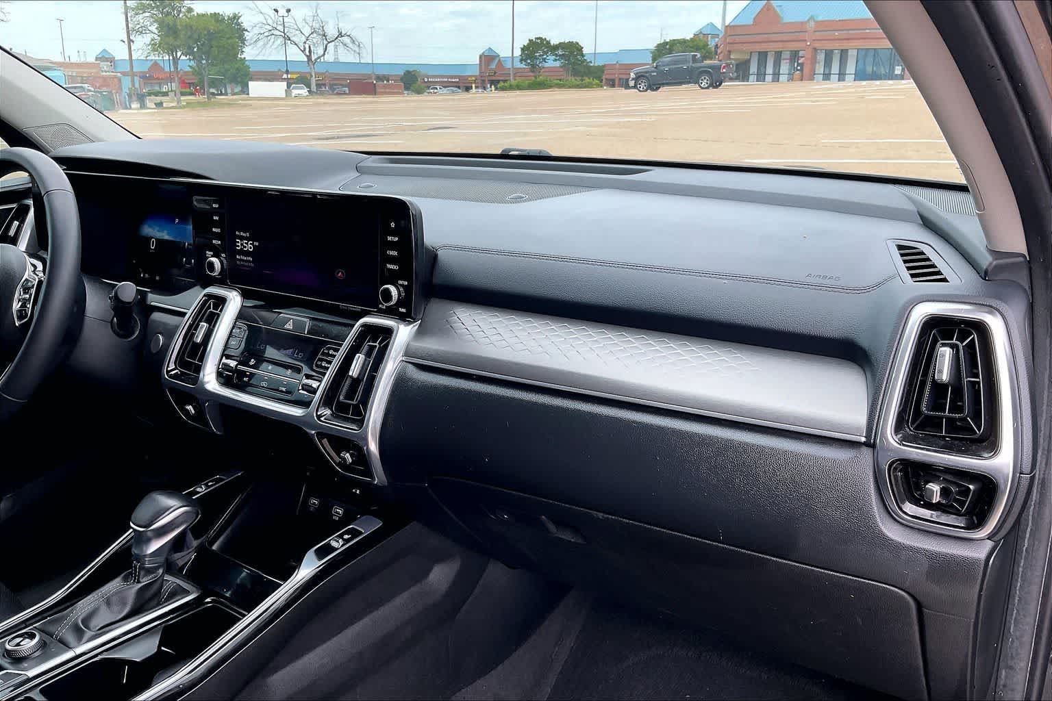 Thumbnail: 2023 Kia Sorento - 22