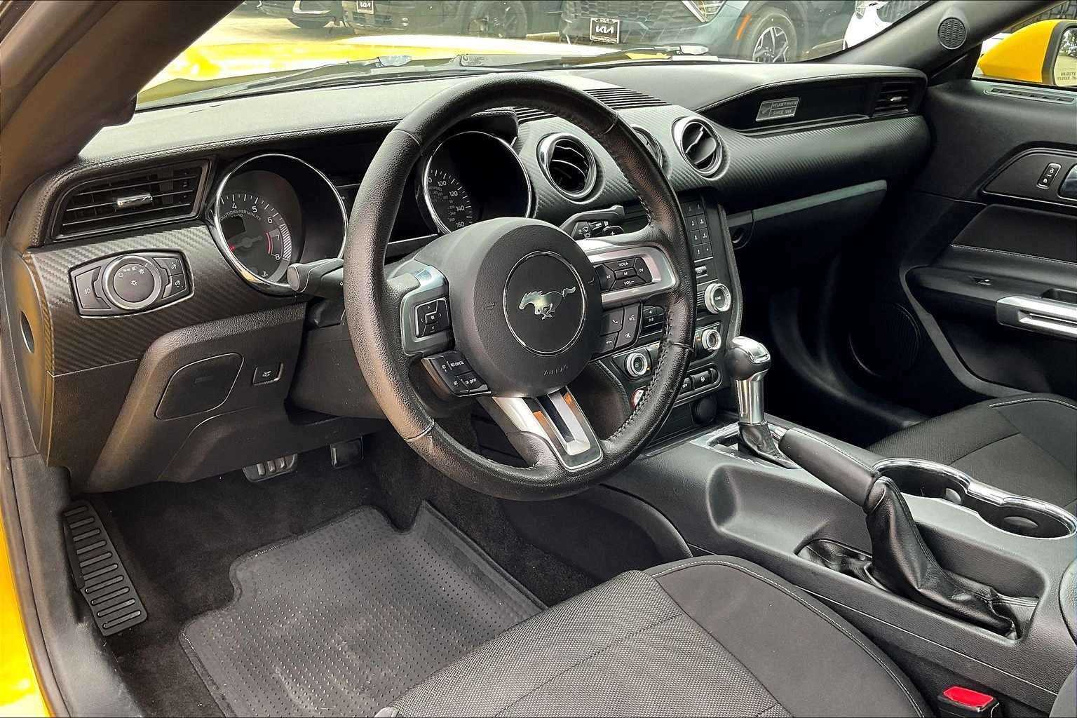 2015 Ford Mustang V6 2