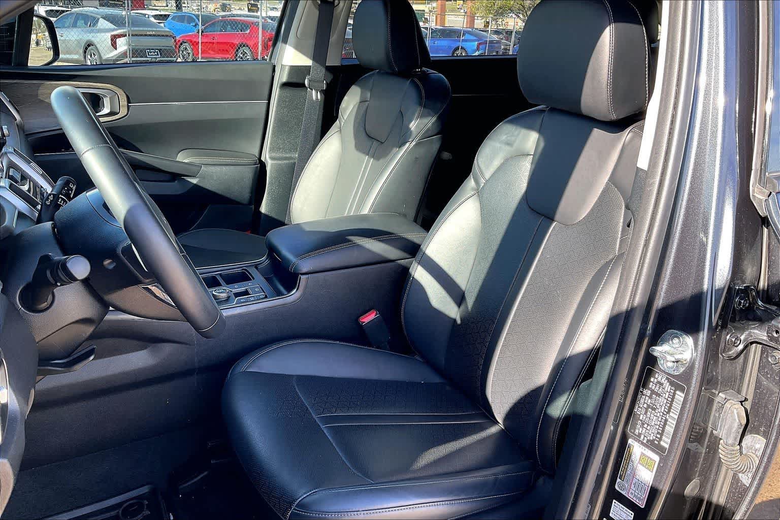 Thumbnail: 2023 Kia Sorento - 11