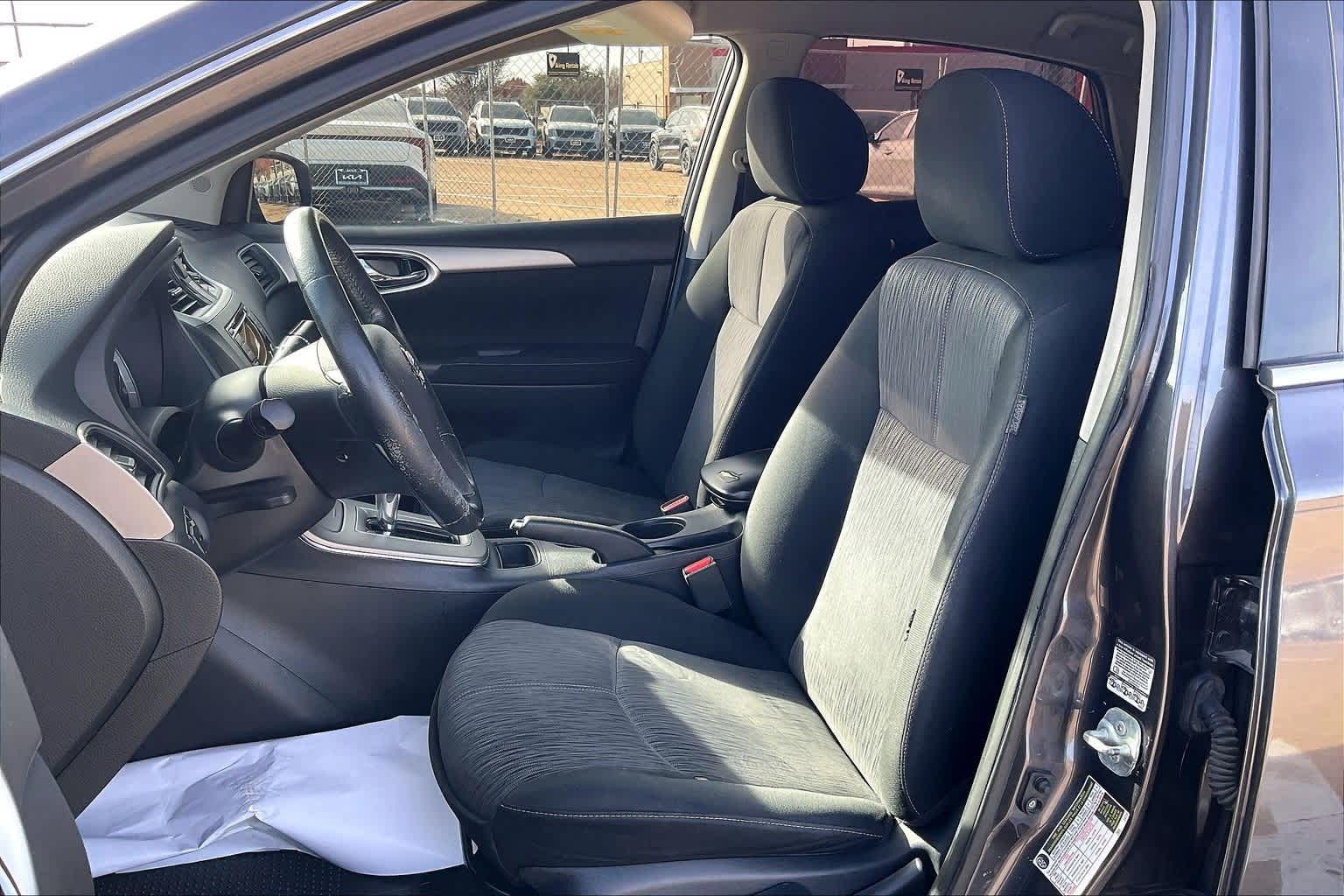 Thumbnail: 2015 Nissan Sentra - 11