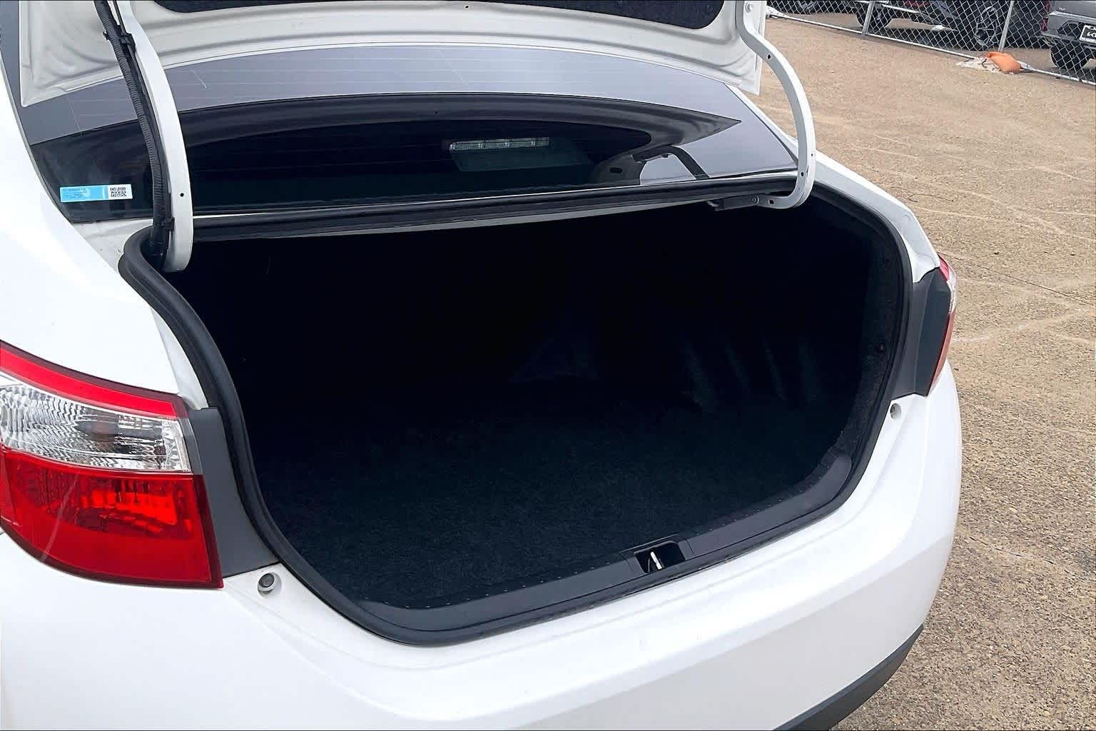 Thumbnail: 2015 Toyota Corolla - 18