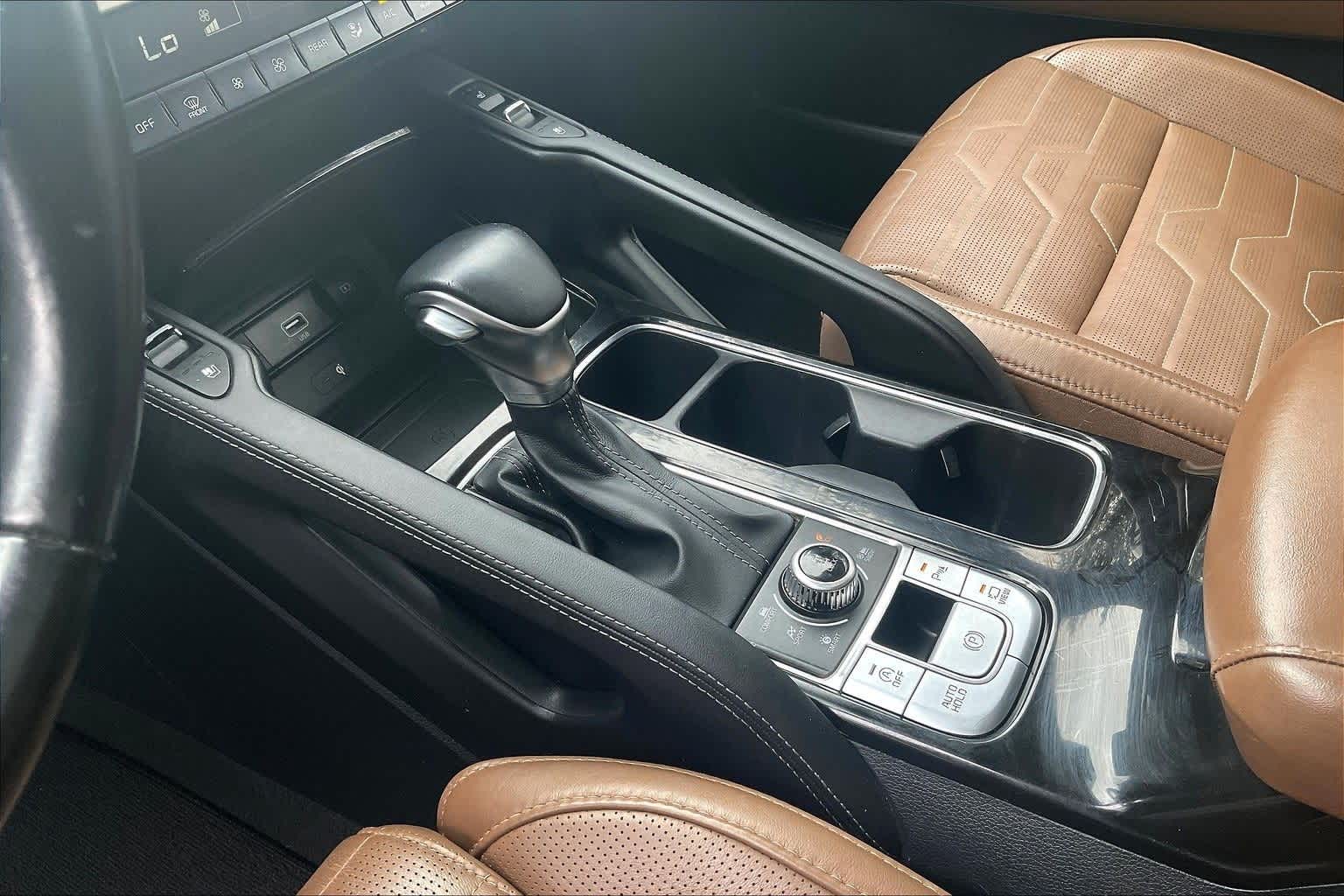 Thumbnail: 2021 Kia Telluride - 16