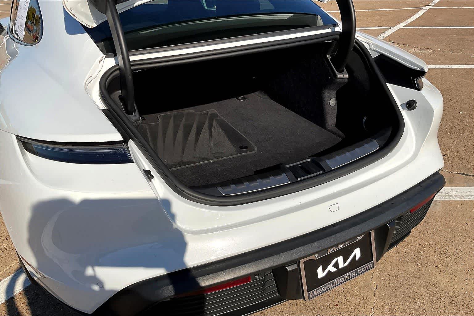 Thumbnail: 2020 Porsche Taycan - 17