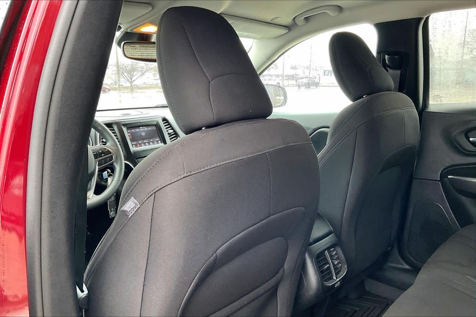 Thumbnail: 2021 Jeep Cherokee - 12