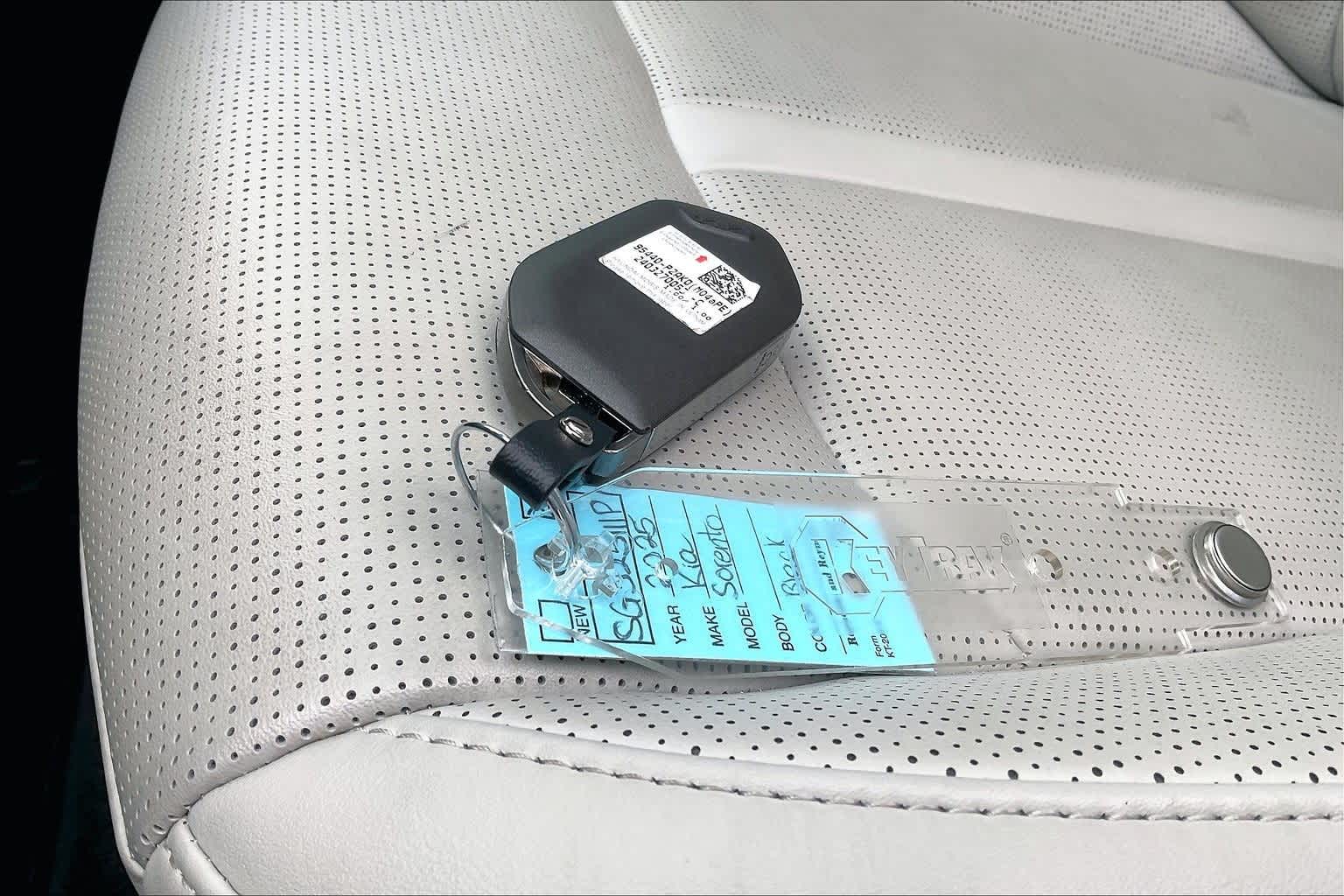 Thumbnail: 2025 Kia Sorento - 17