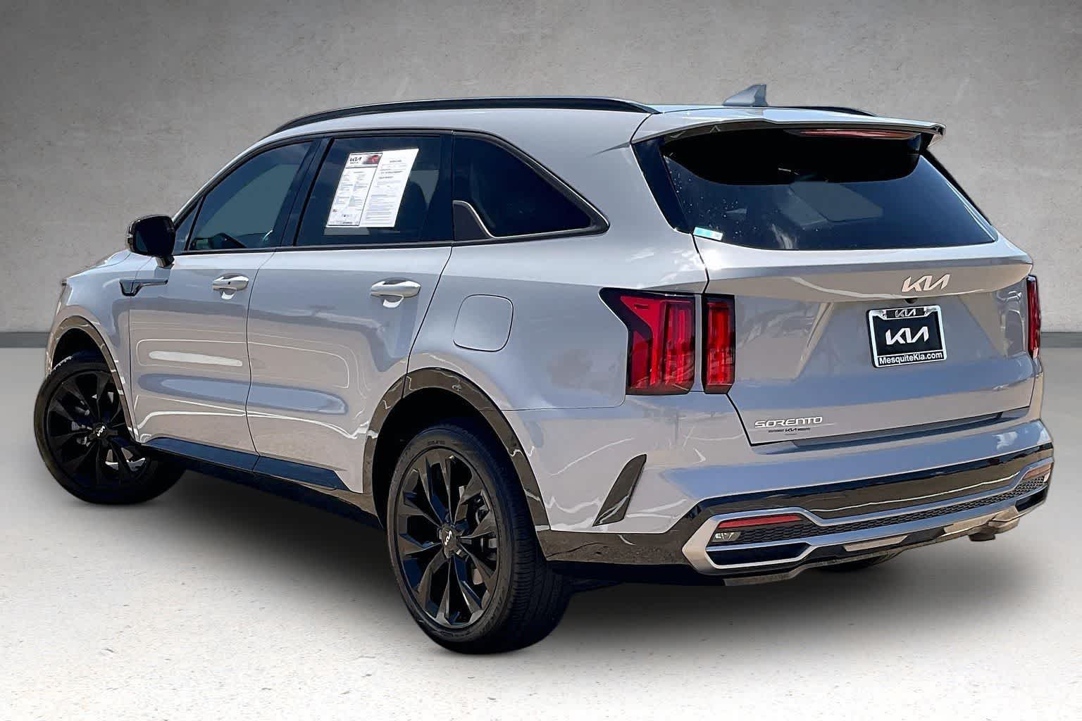 Thumbnail: 2023 Kia Sorento - 4