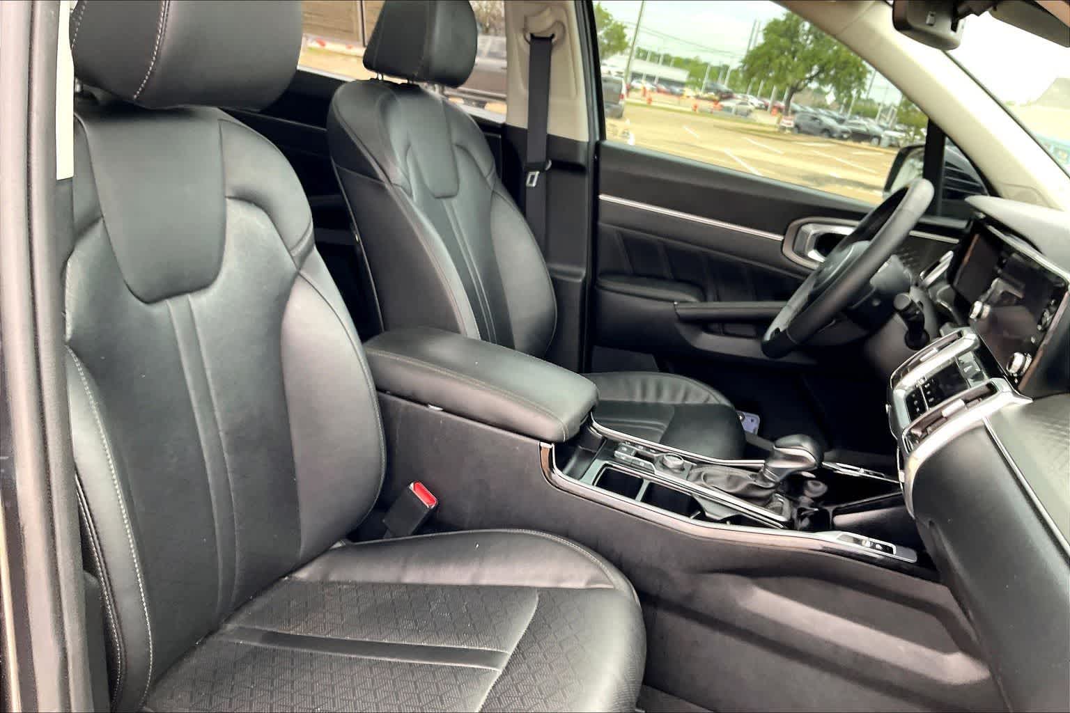 Thumbnail: 2023 Kia Sorento - 12